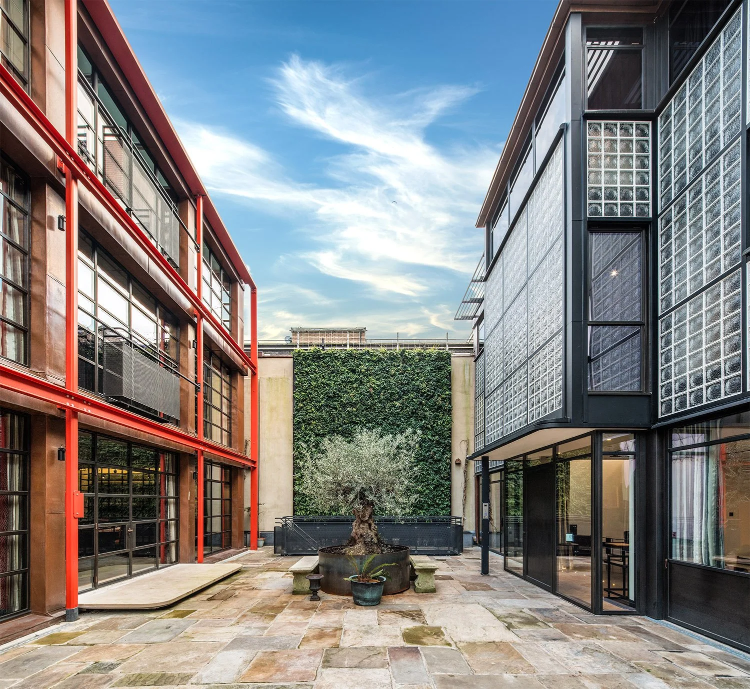  Explore Eglon House, a luxury modernist home in Primrose Hill, London. Inspired by the Maison de Verre, this architectural masterpiece was once the home of Tim Burton. Discover its industrial design, rich history, and ties to celebrity culture. 