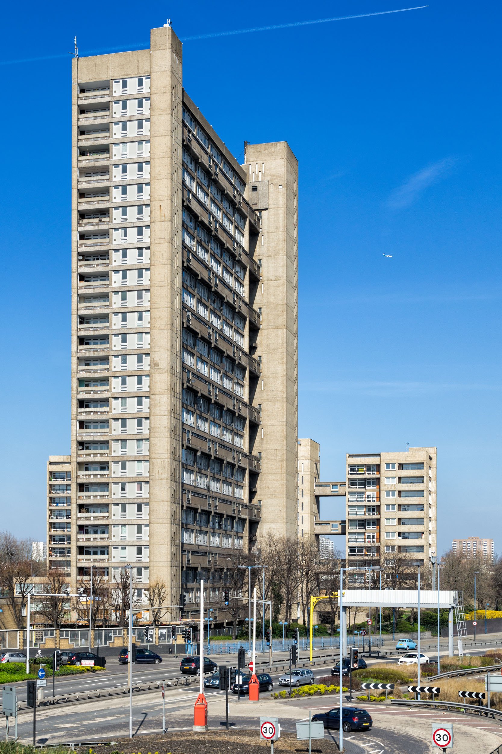 architectural-photography-balfron-tower-brutalist-erno-goldfinger-london-01.jpg