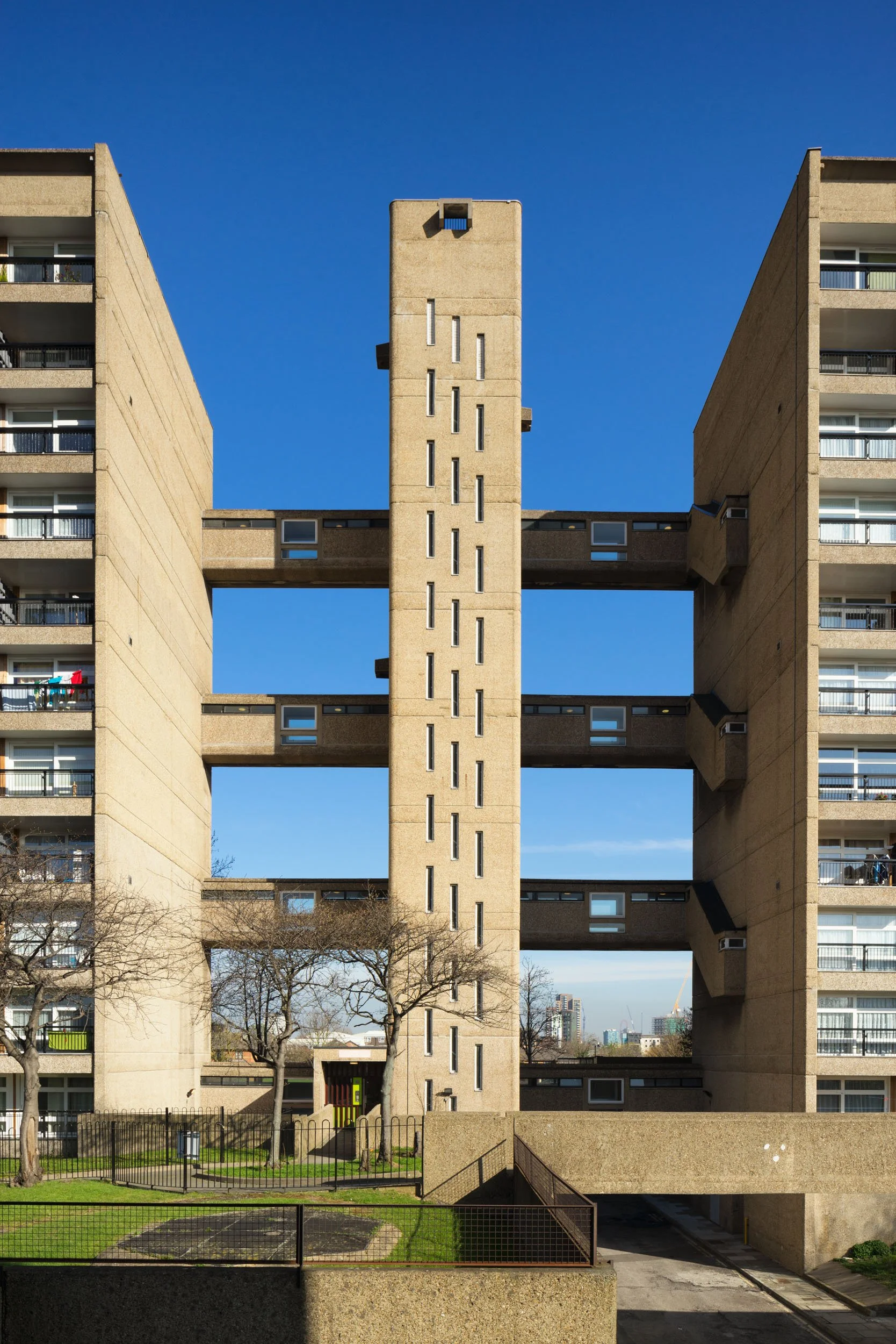 architectural-photography-balfron-tower-brutalist-erno-goldfinger-london-10.jpg