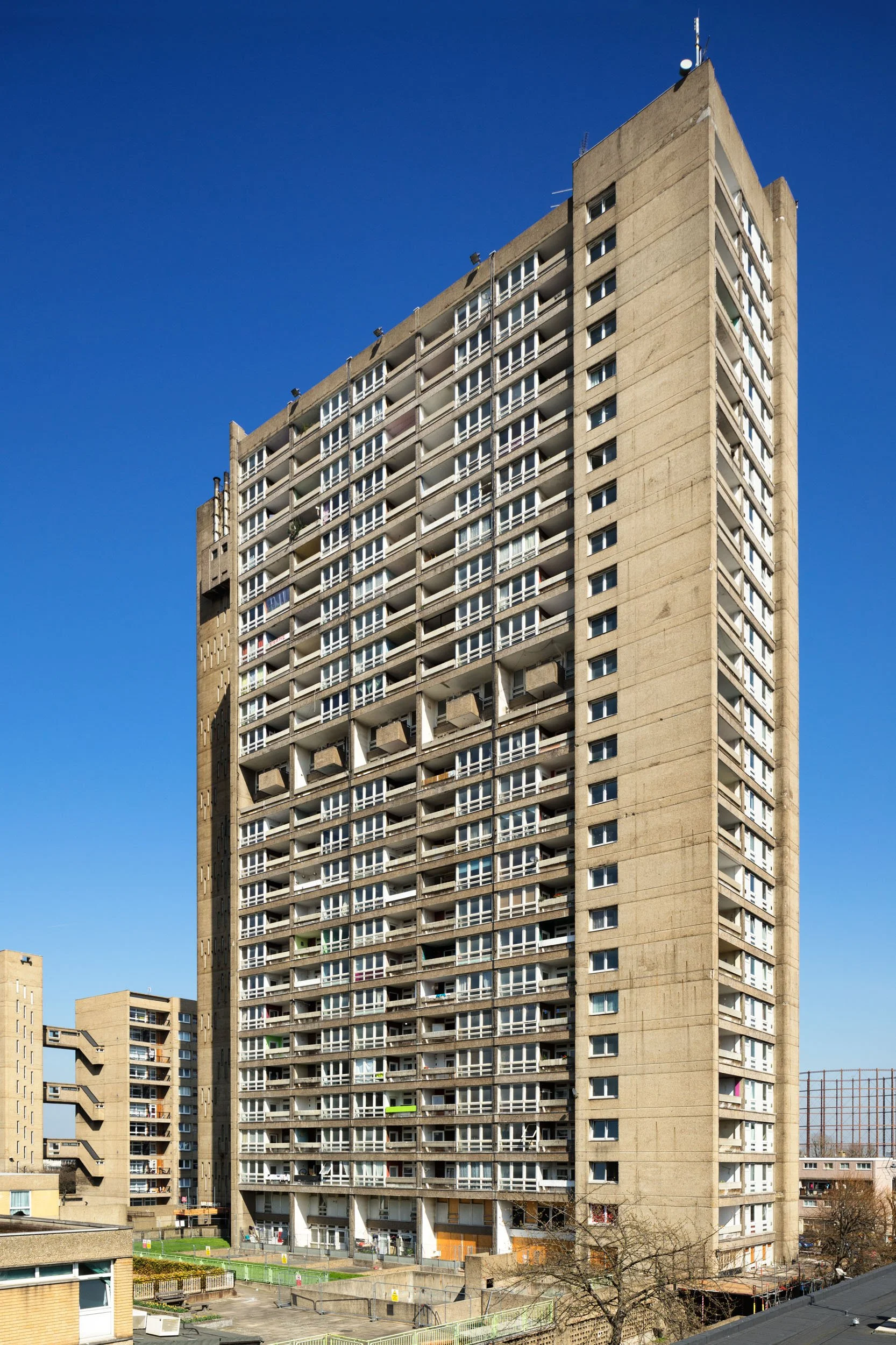 architectural-photography-balfron-tower-brutalist-erno-goldfinger-london-21.jpg