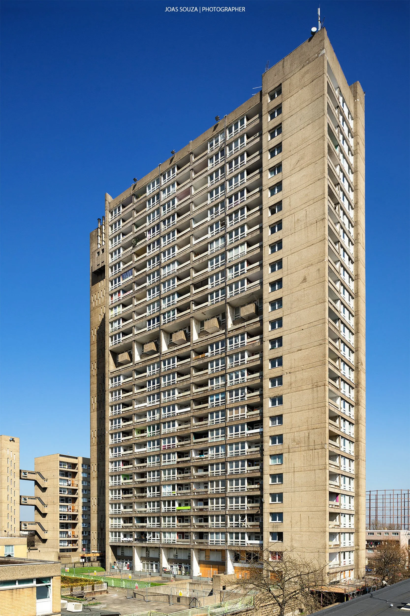 architectural-photography-balfron-tower-brutalist-erno-goldfinger-london-22.jpg