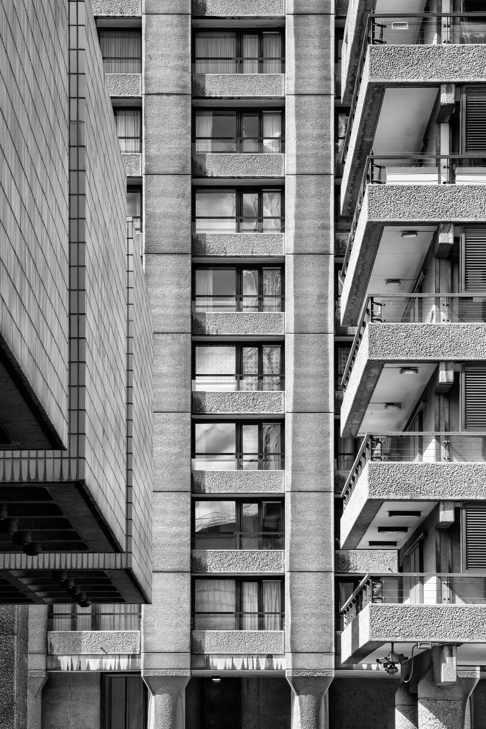 architectural-photography-barbican-estate-brutalist-chamberlin-powell-bon-london-exterior-12.jpg