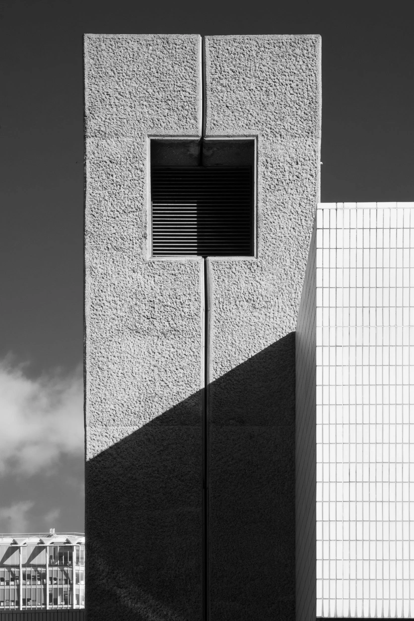 architectural-photography-barbican-estate-brutalist-chamberlin-powell-bon-london-exterior-25.jpg