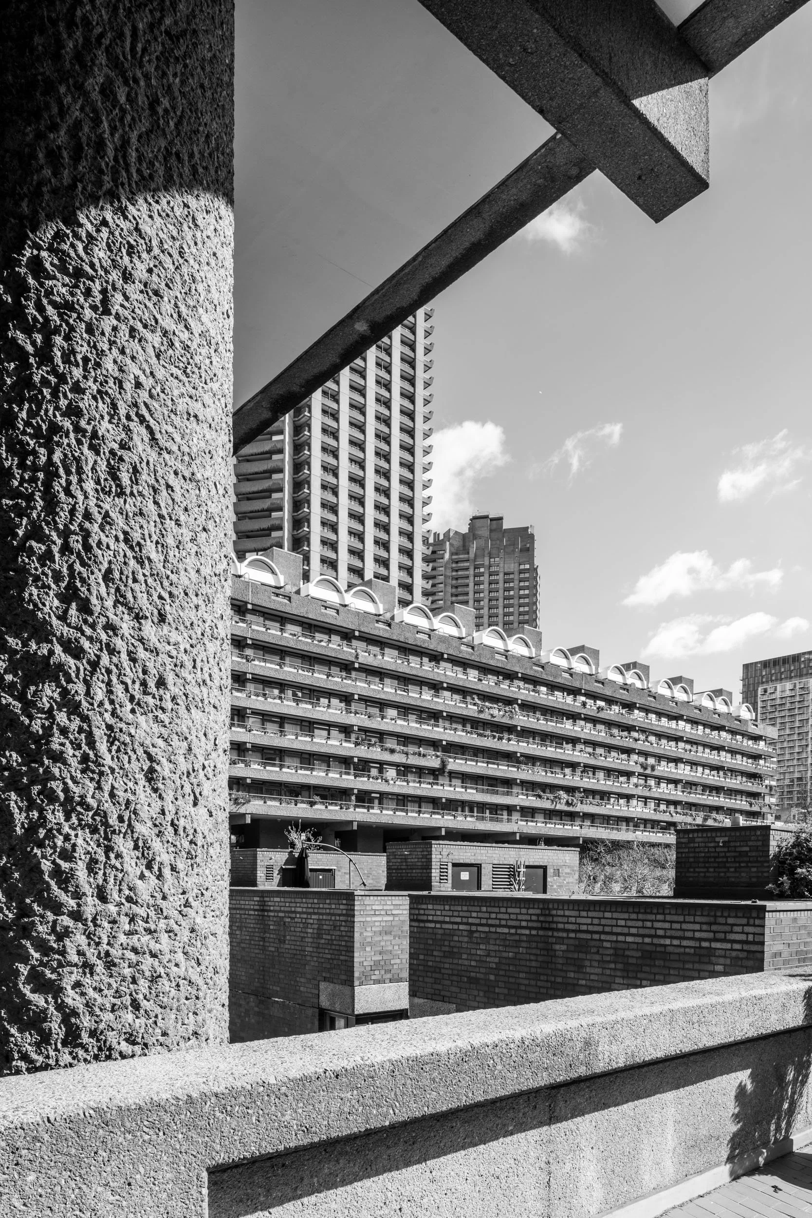 architectural-photography-barbican-estate-brutalist-chamberlin-powell-bon-london-exterior-32.jpg
