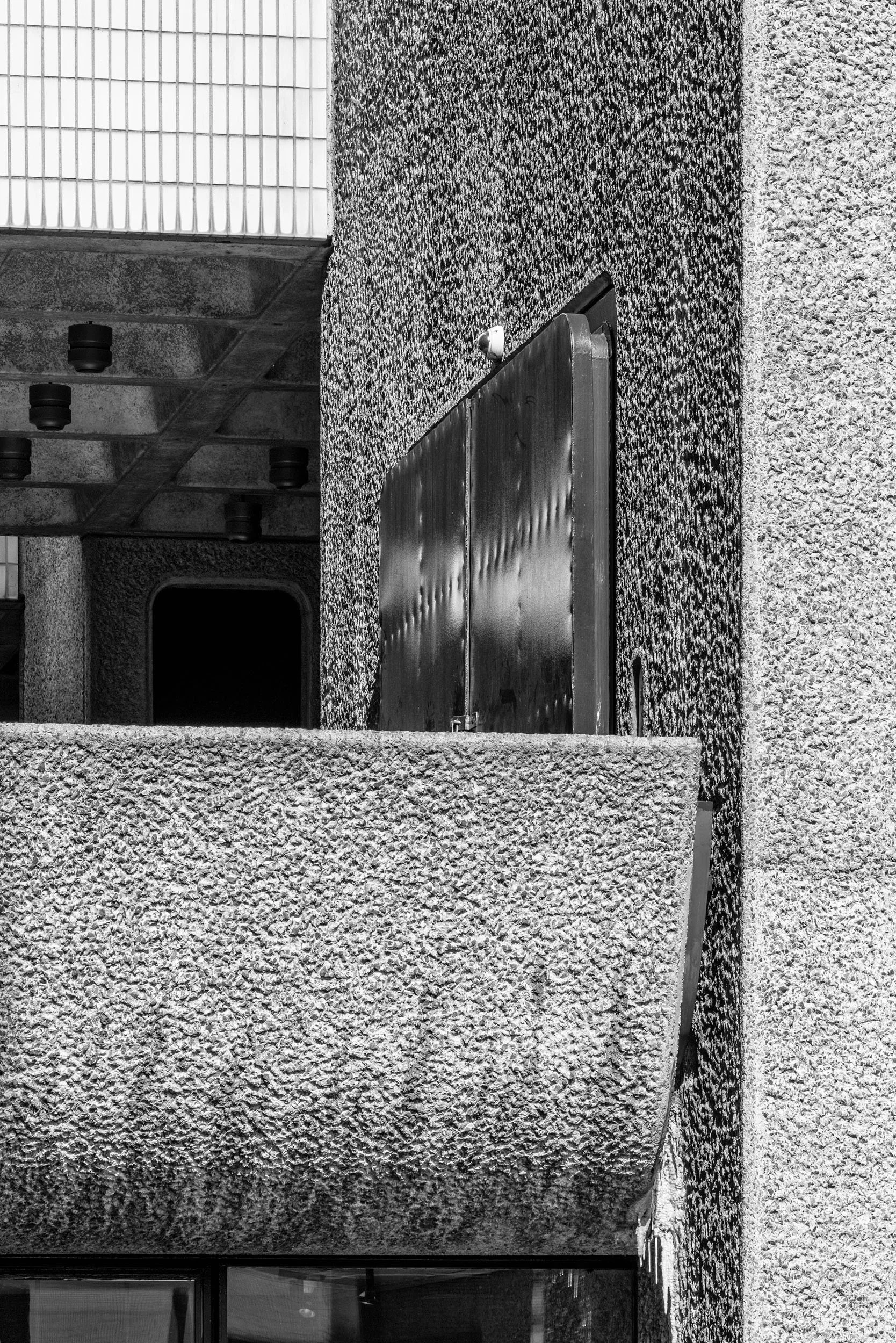 architectural-photography-barbican-estate-brutalist-chamberlin-powell-bon-london-exterior-35.jpg