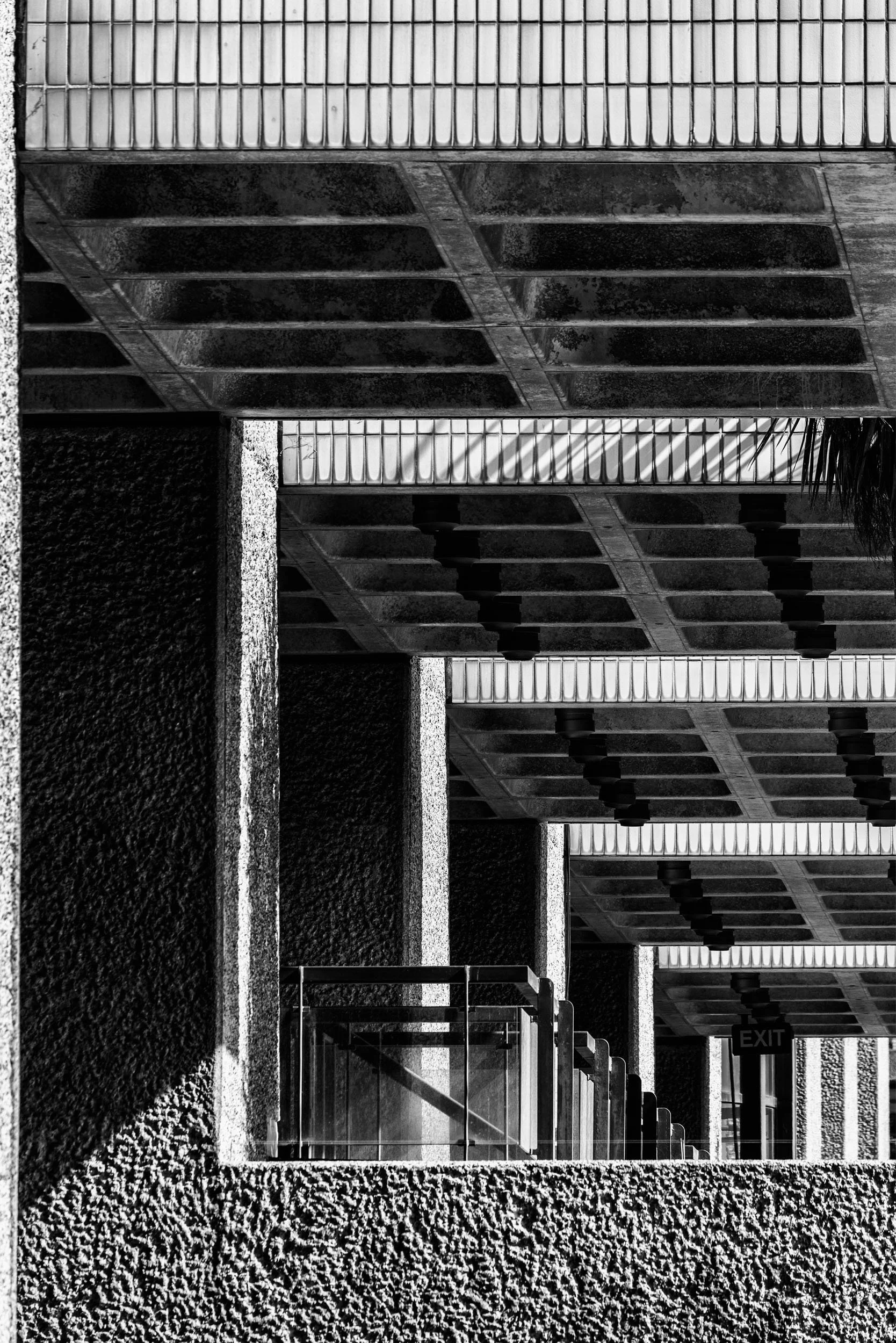 architectural-photography-barbican-estate-brutalist-chamberlin-powell-bon-london-exterior-39.jpg
