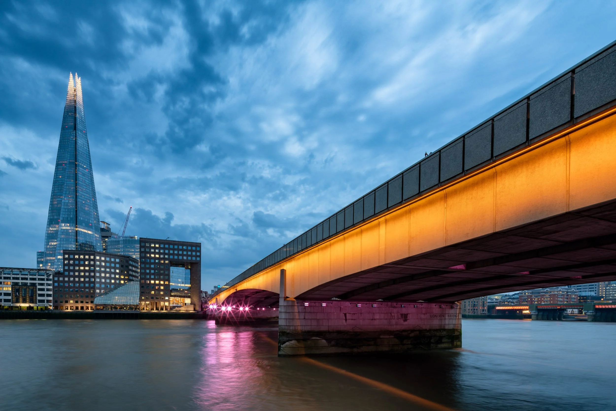 illuminated-river-bridges-of-london-dusk-photography-03.jpg