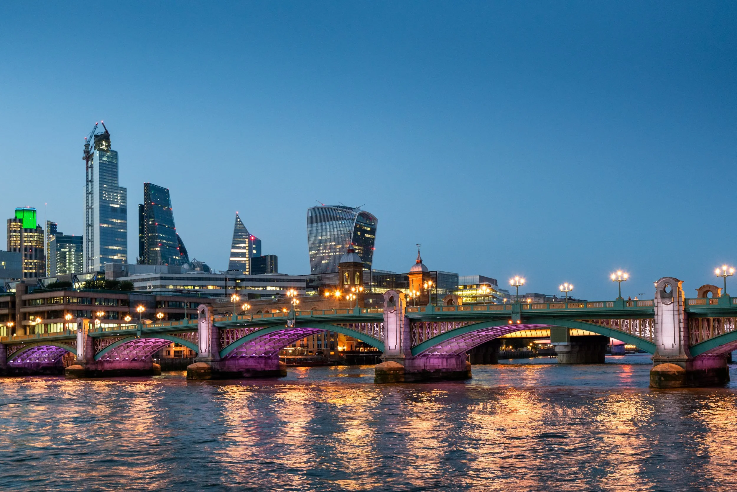 illuminated-river-bridges-of-london-dusk-photography-08.jpg