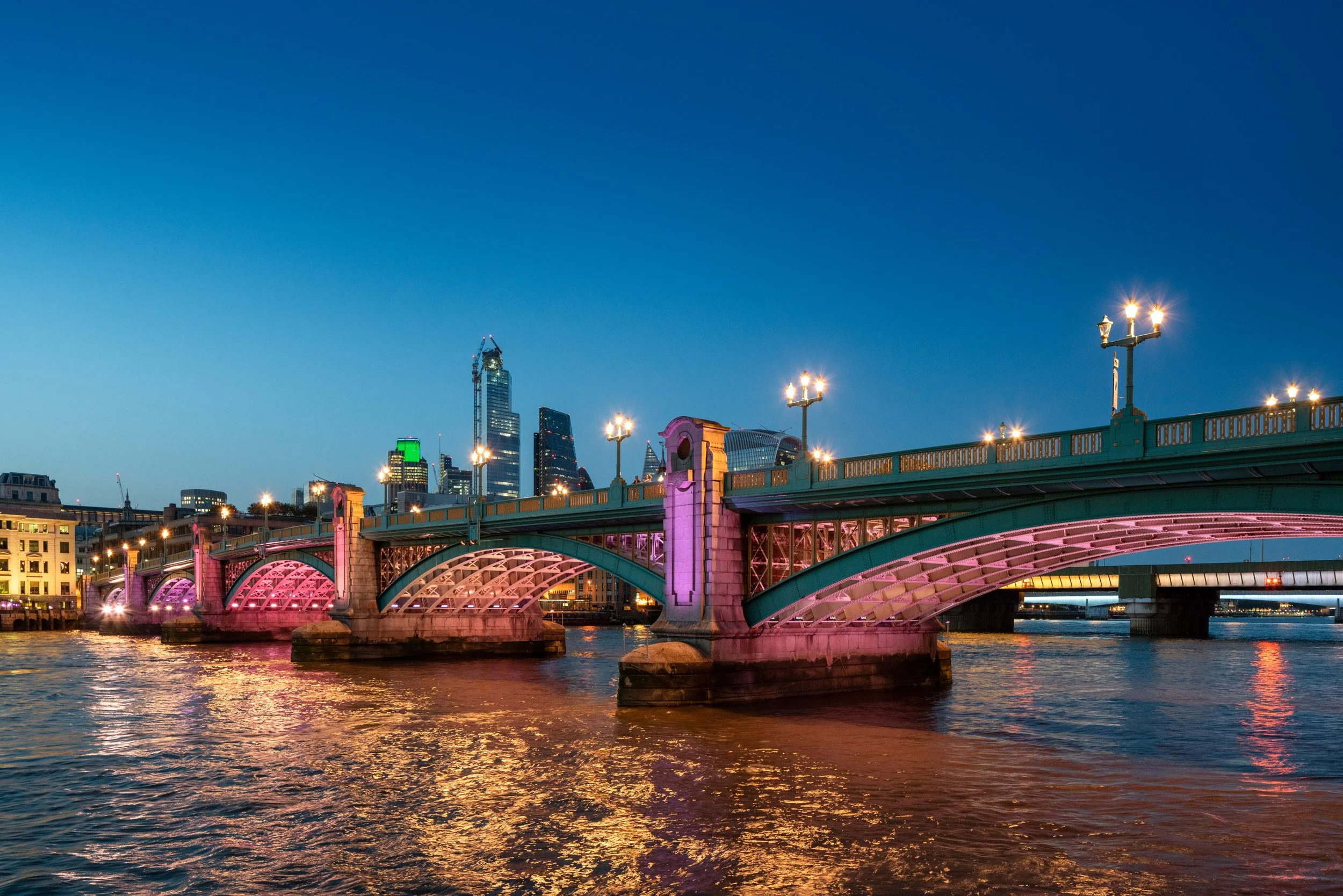 illuminated-river-bridges-of-london-dusk-photography-11.jpg
