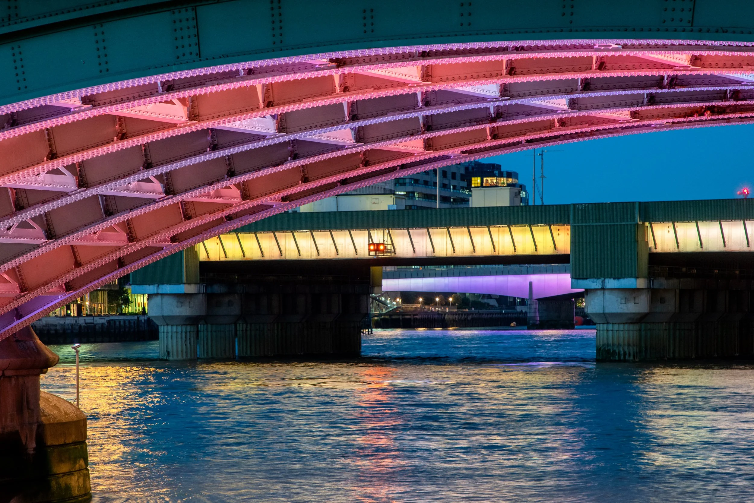 illuminated-river-bridges-of-london-dusk-photography-13.jpg
