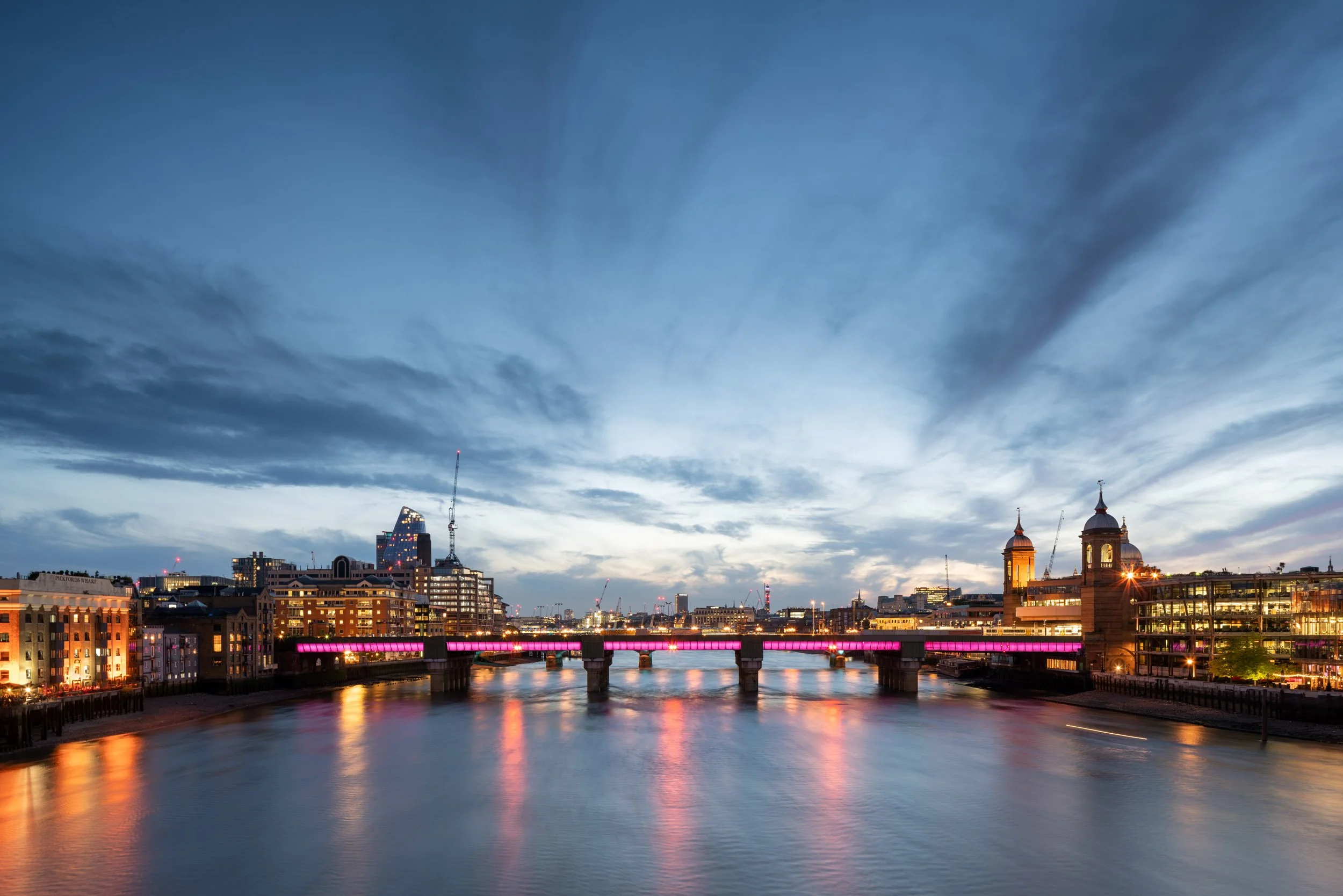 illuminated-river-bridges-of-london-dusk-photography-01.jpg