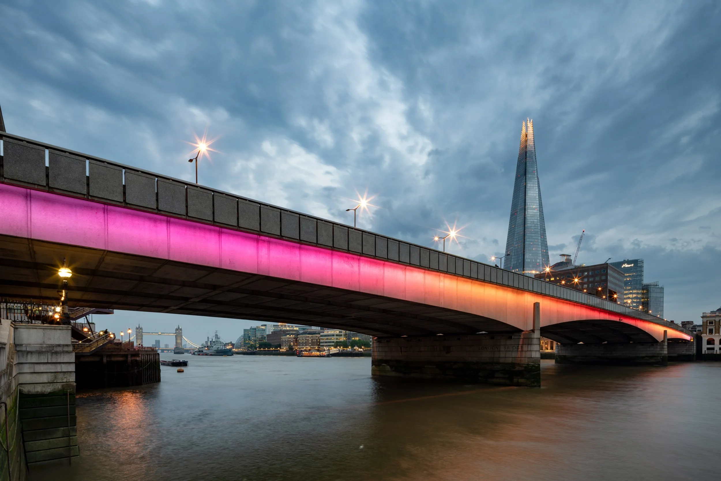 illuminated-river-bridges-of-london-dusk-photography-02.jpg