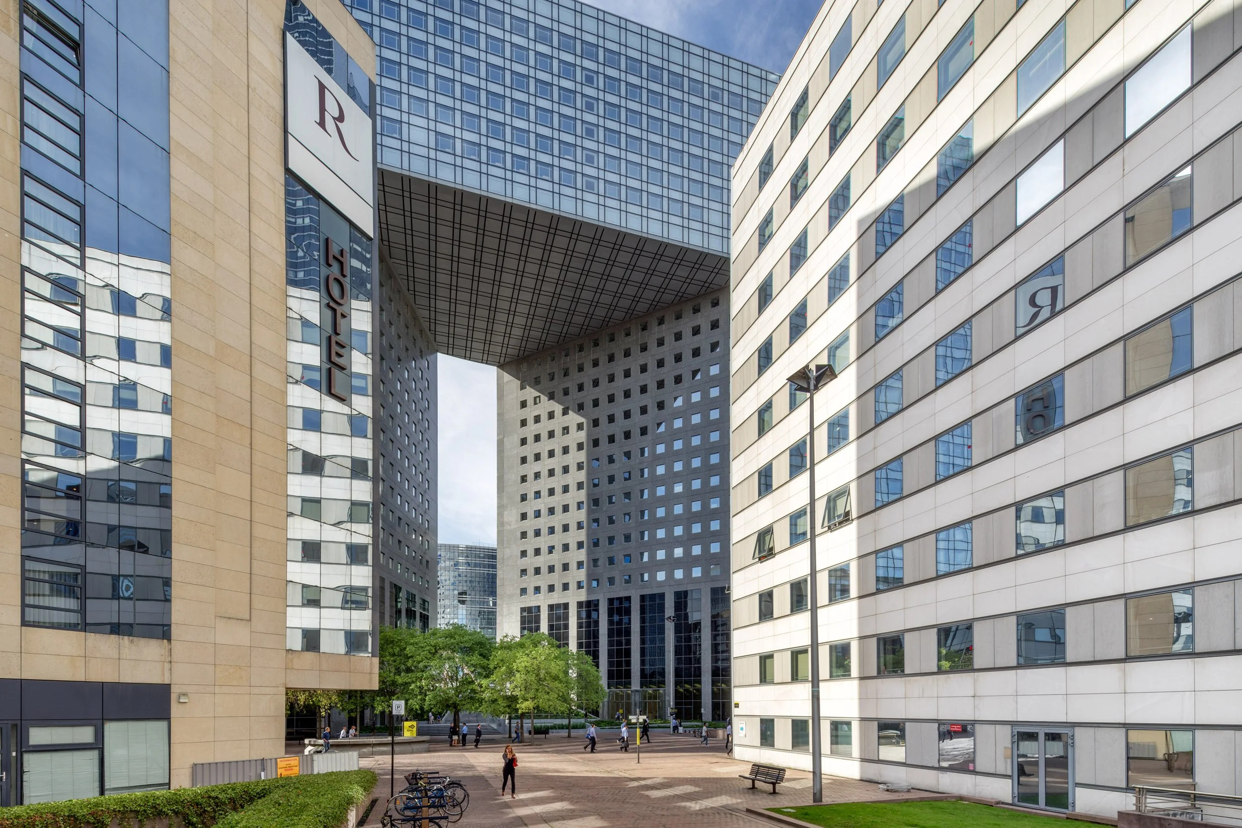 la-defense-business-district-paris-architectural-photography-003.jpg