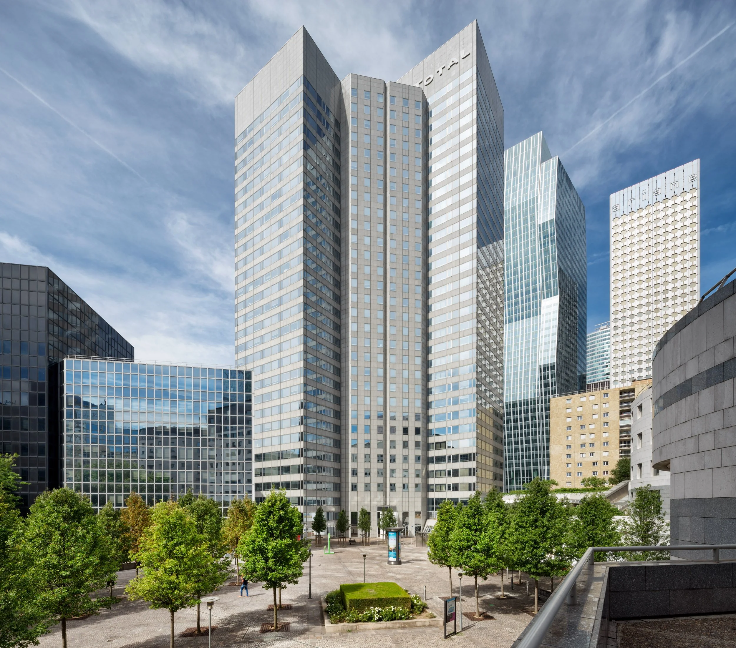 la-defense-business-district-paris-architectural-photography-023.jpg