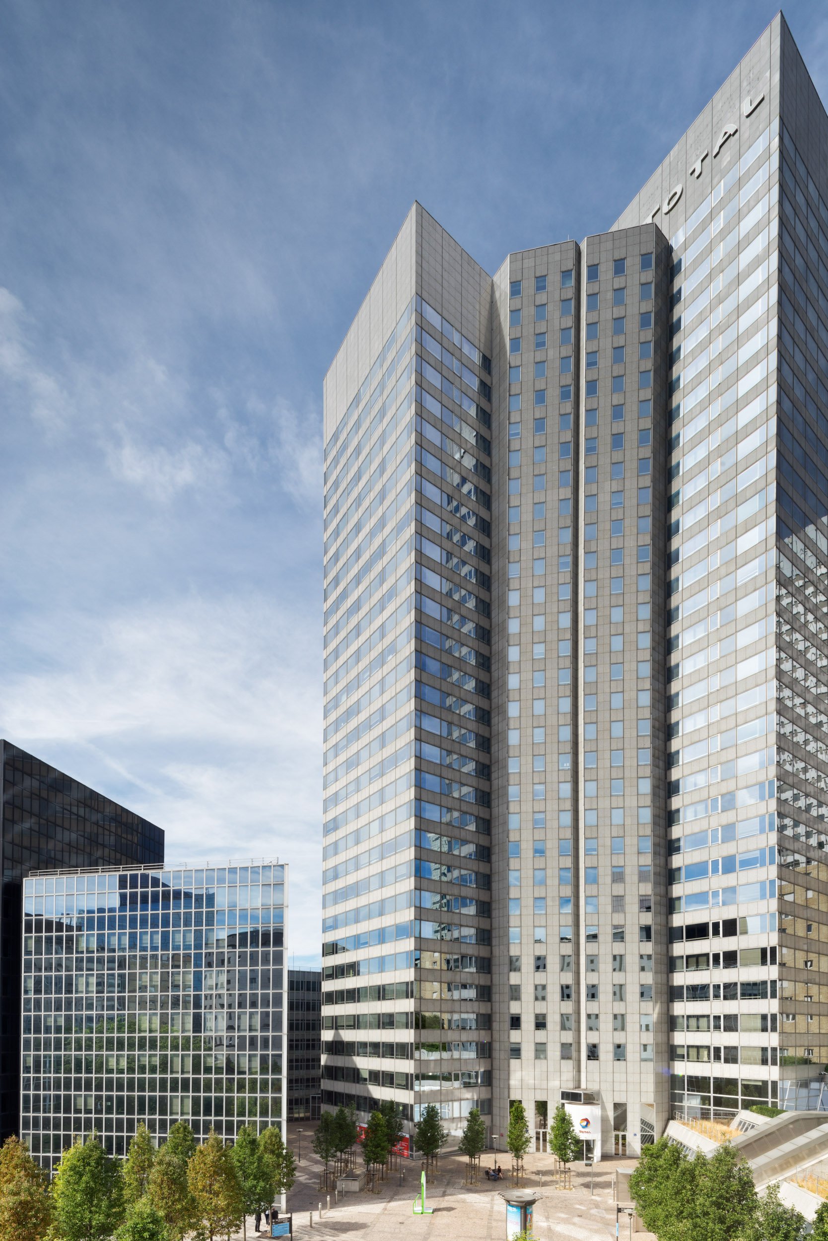 la-defense-business-district-paris-architectural-photography-025.jpg