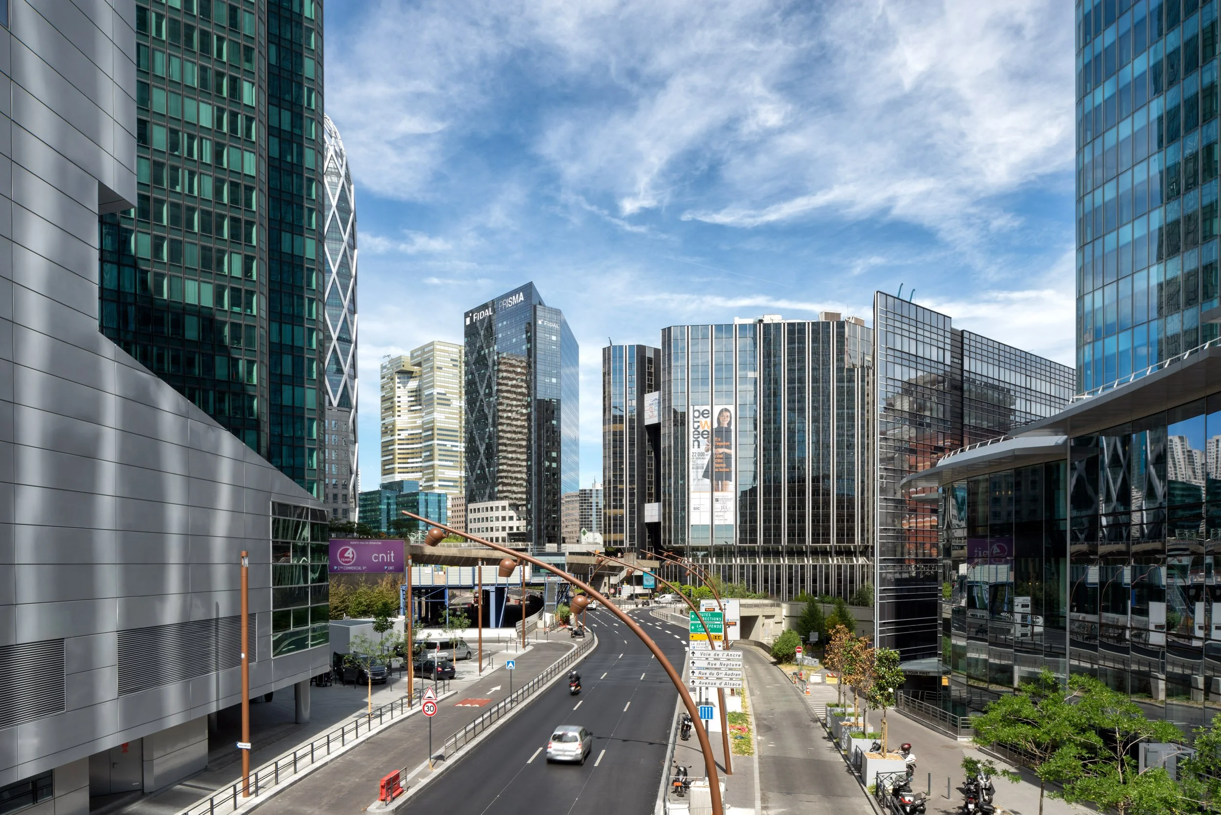 la-defense-business-district-paris-architectural-photography-040.jpg
