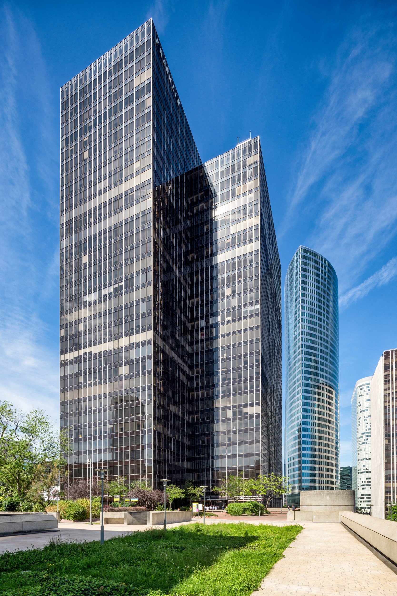 la-defense-business-district-paris-architectural-photography-082.jpg