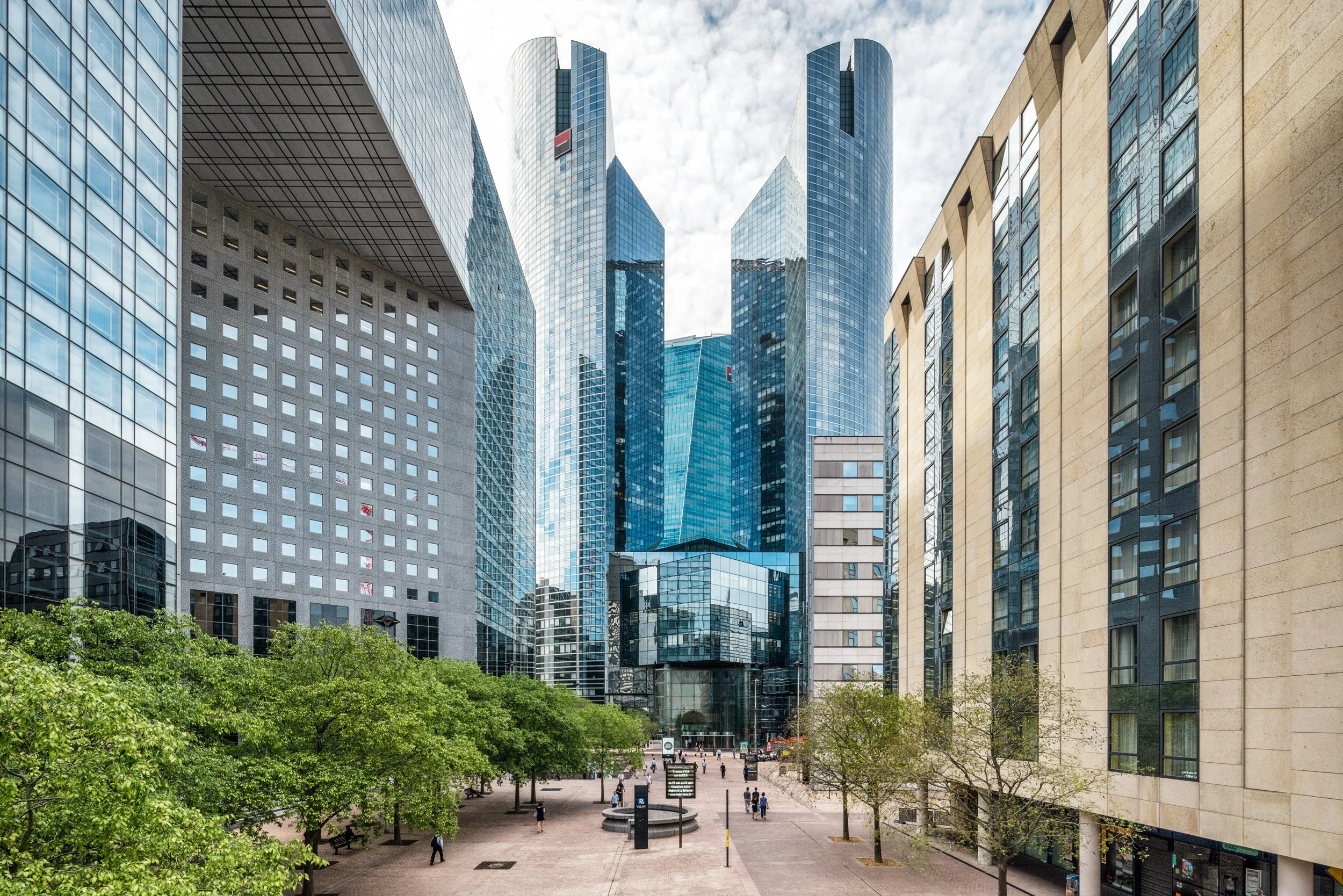 la-defense-business-district-paris-architectural-photography-114.jpg