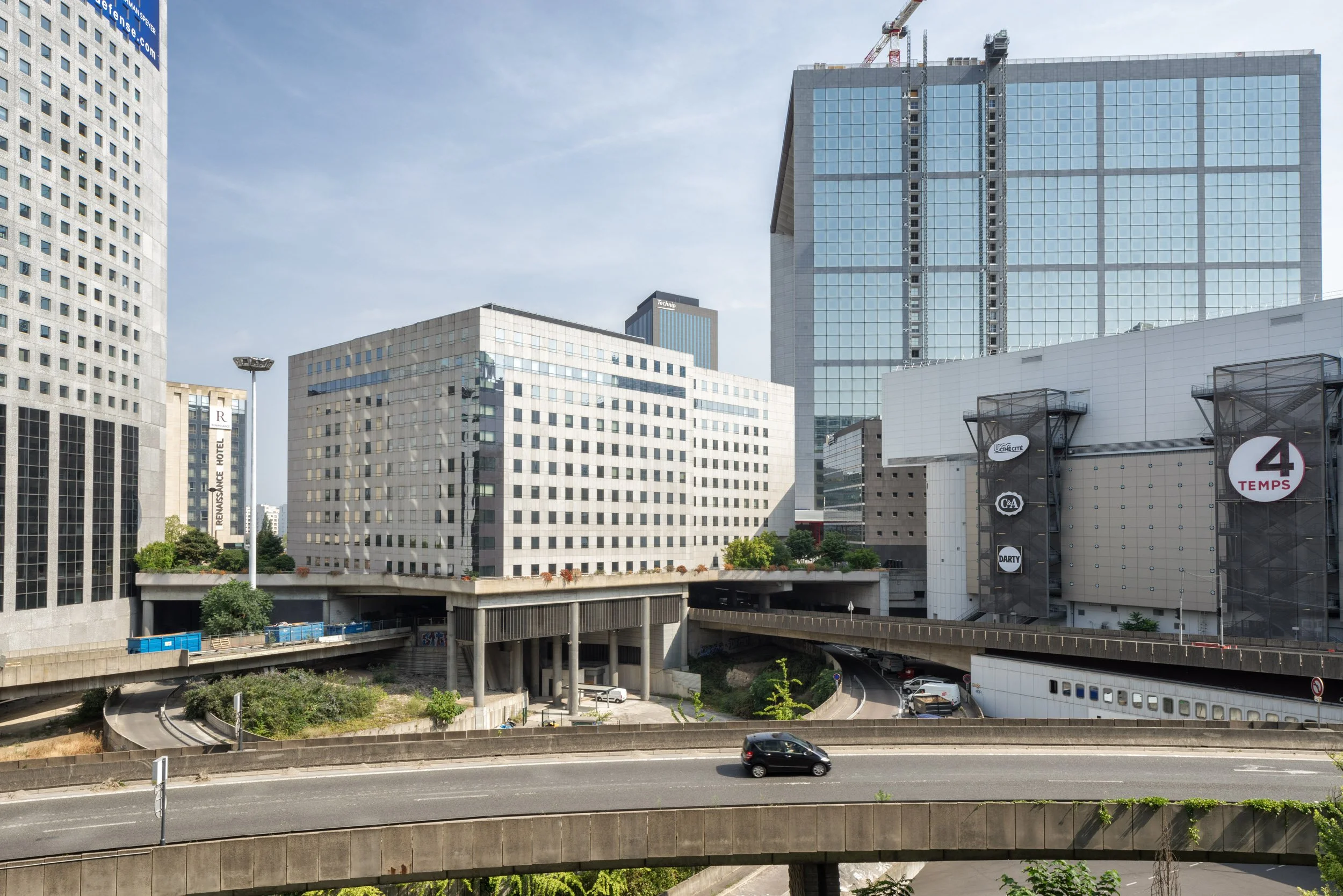 la-defense-business-district-paris-architectural-photography-132.jpg