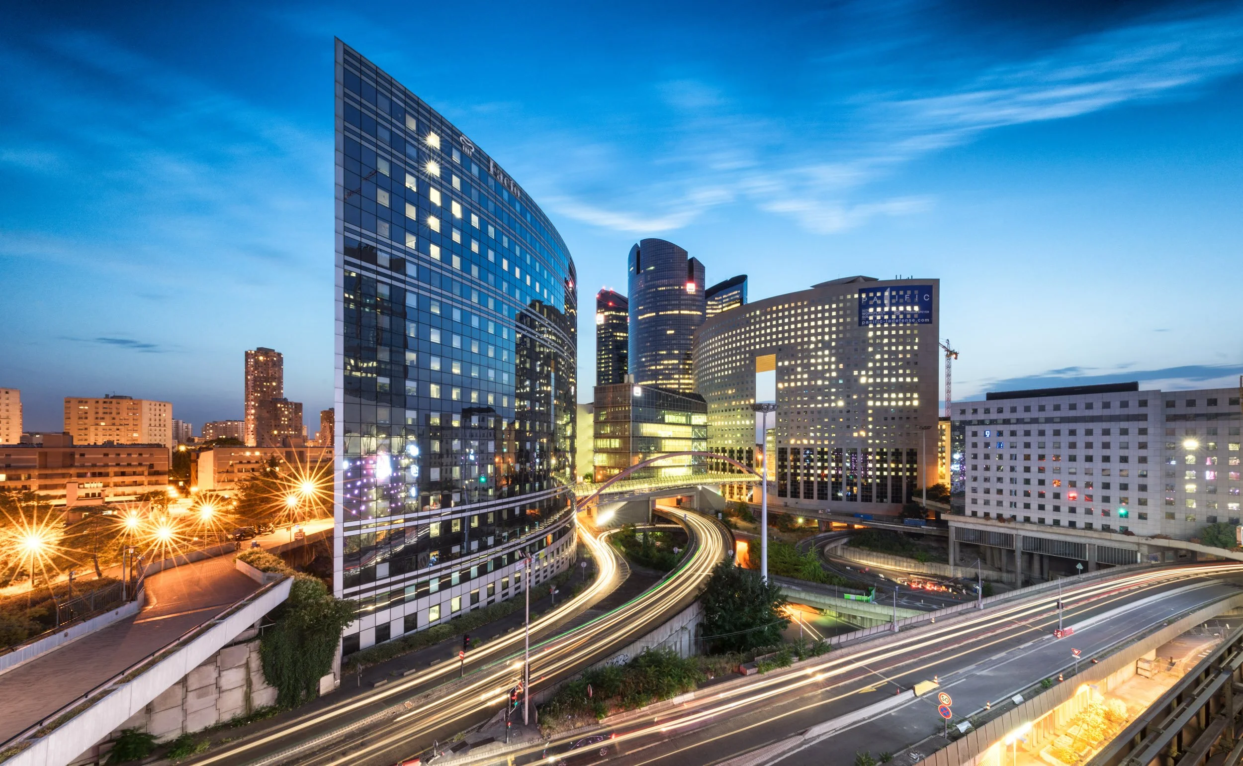 la-defense-business-district-paris-architectural-photography-139.jpg