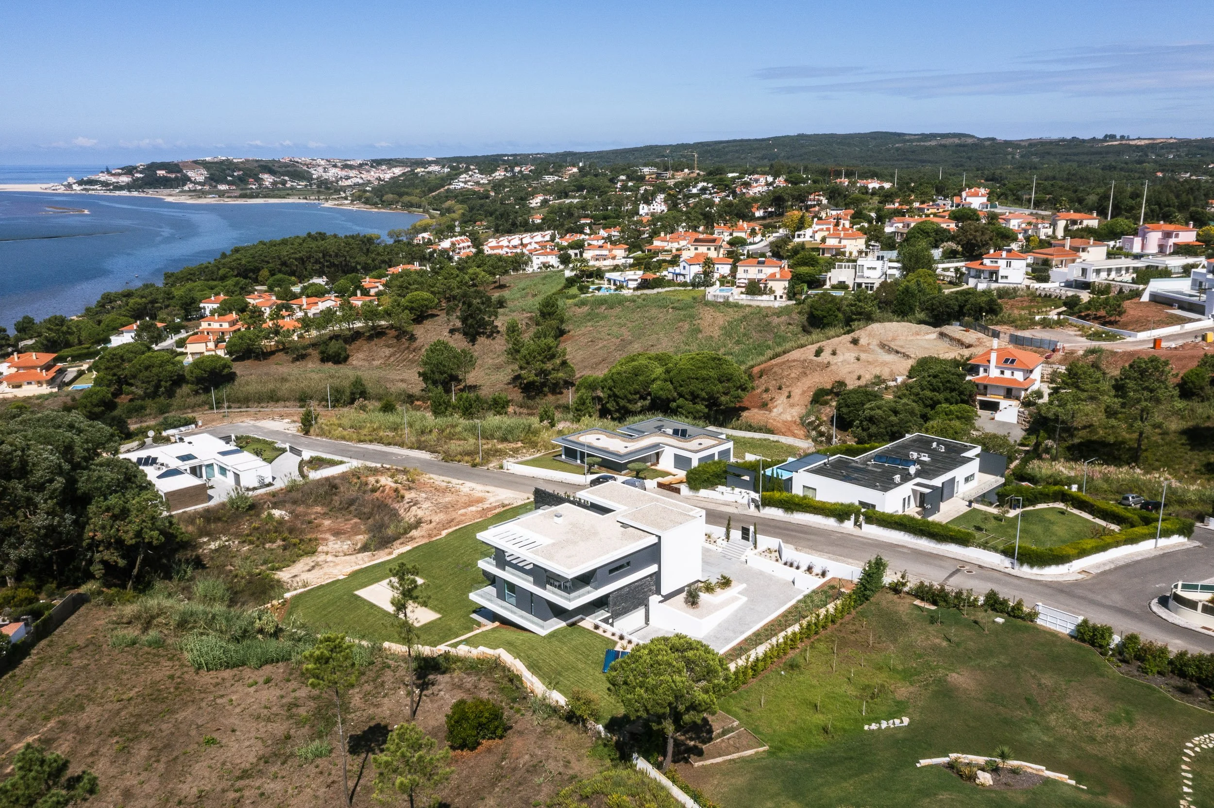 foz-do-arelho-contemporary-private-residence-portugal-aerial-photography073.jpg