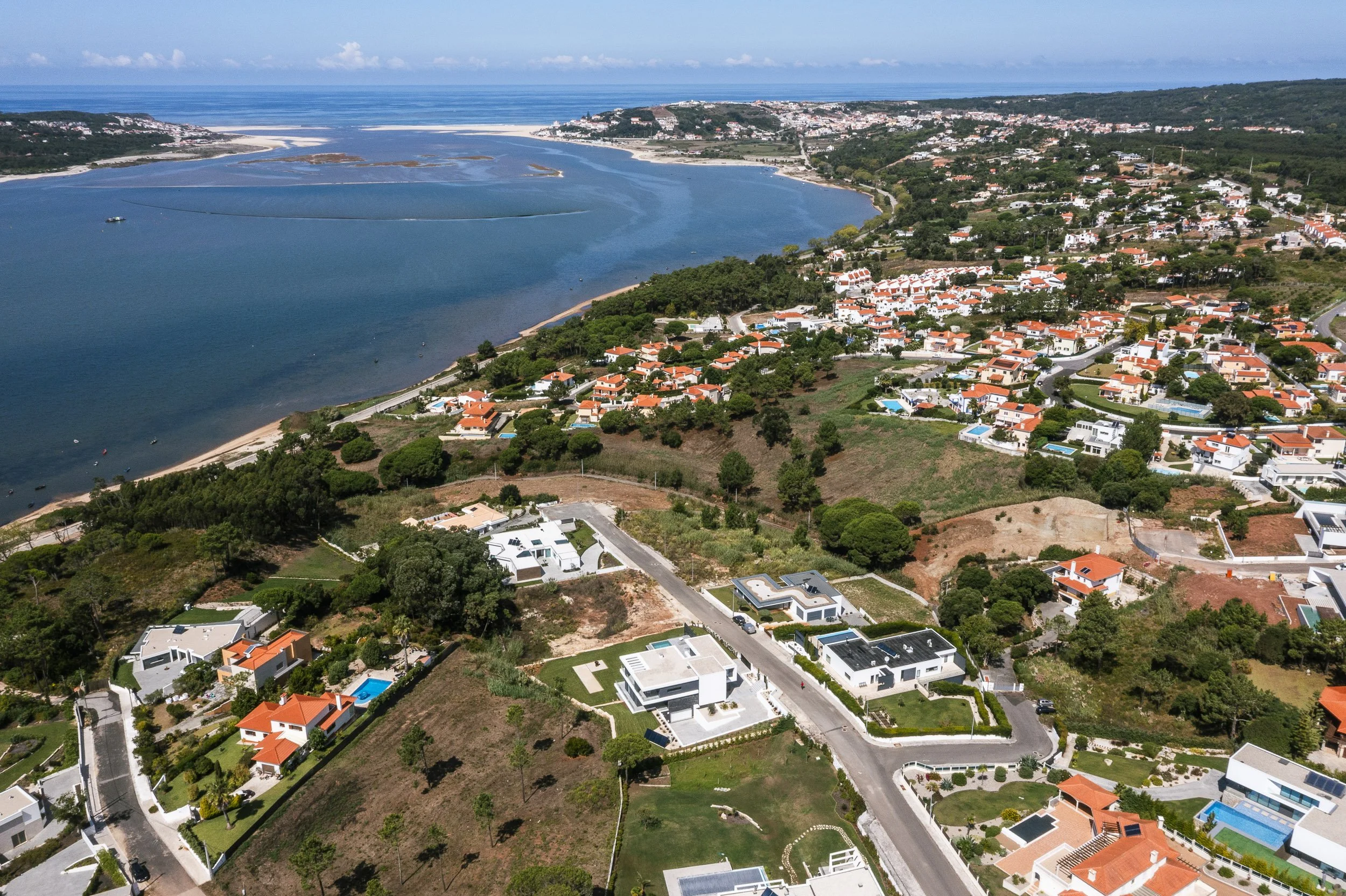 foz-do-arelho-contemporary-private-residence-portugal-aerial-photography086.jpg