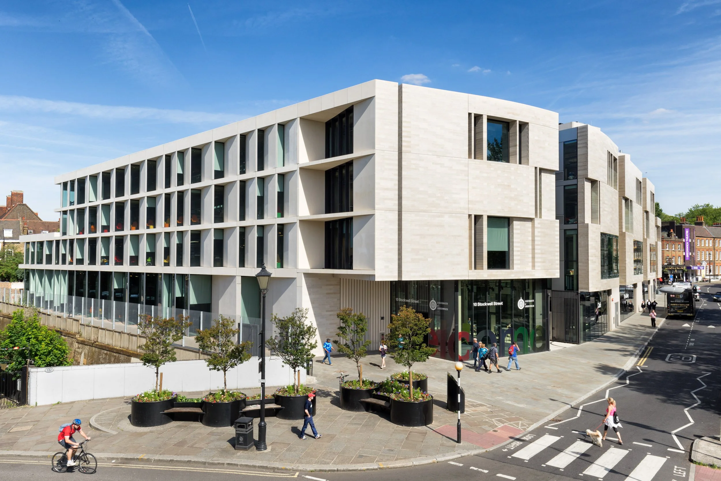 university-of-greenwich-library-academic-building-london-exterior-01.jpg