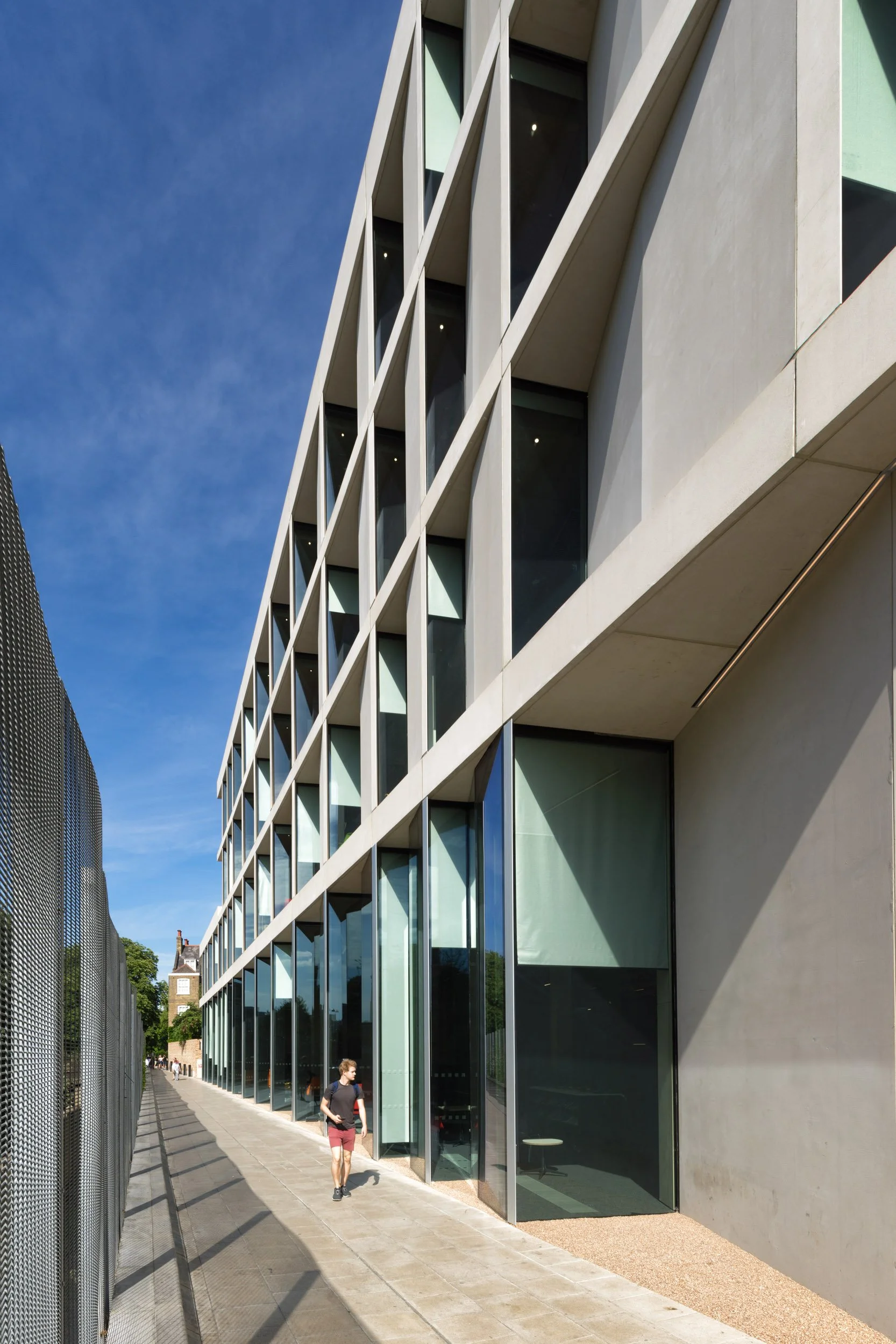 university-of-greenwich-library-academic-building-london-exterior-10.jpg