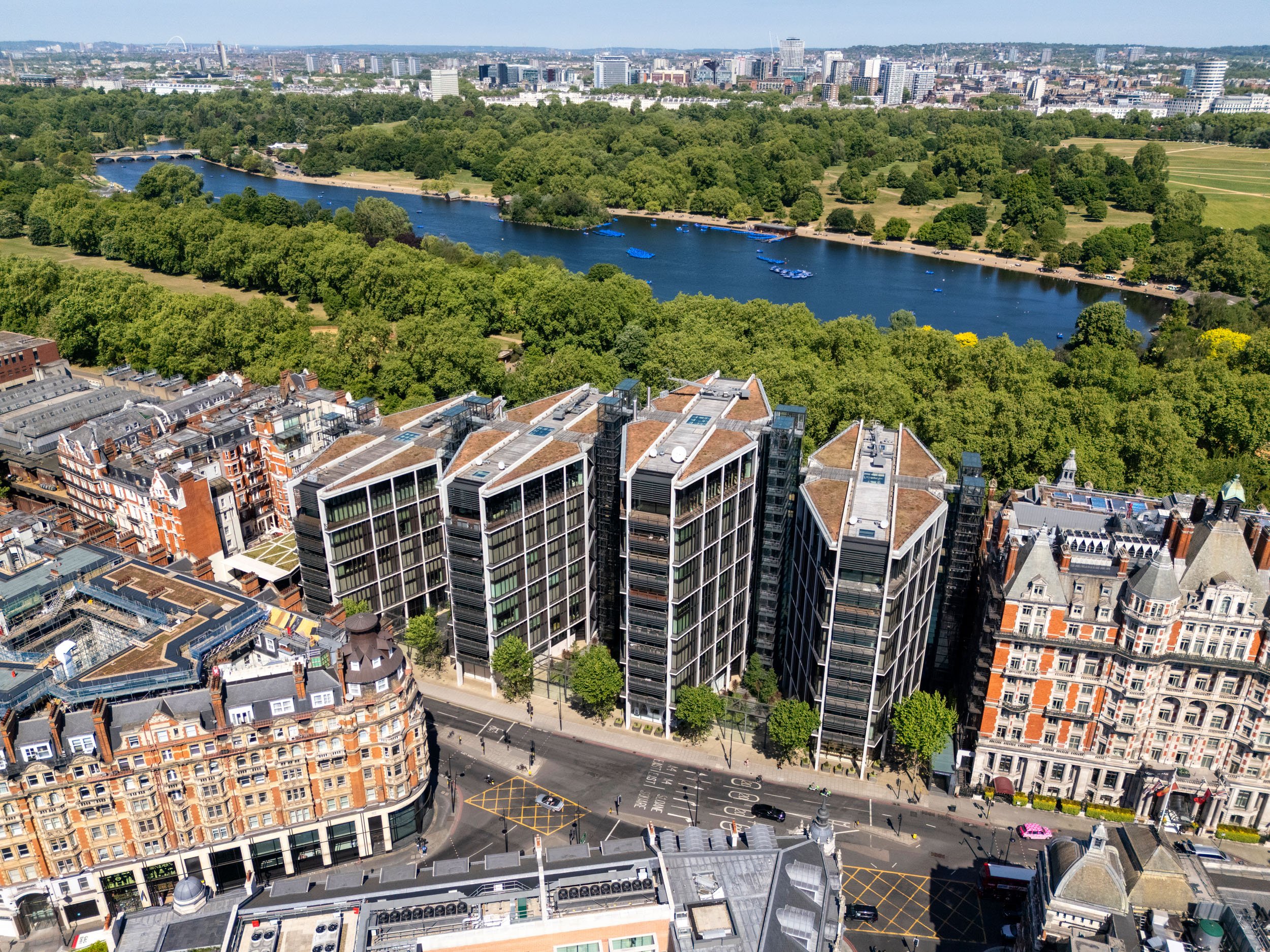 one-hyde-park-knightsbridge-luxury-residential-rshp-architecture-london-aerial-drone-joas-souza-070.jpg