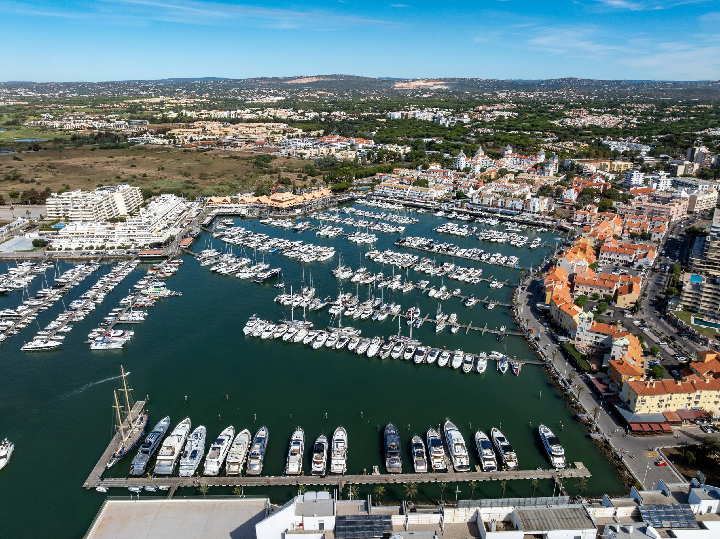 vilamoura-algarve-portugal-luxury-resort-marina-golf-aerial-01.jpg