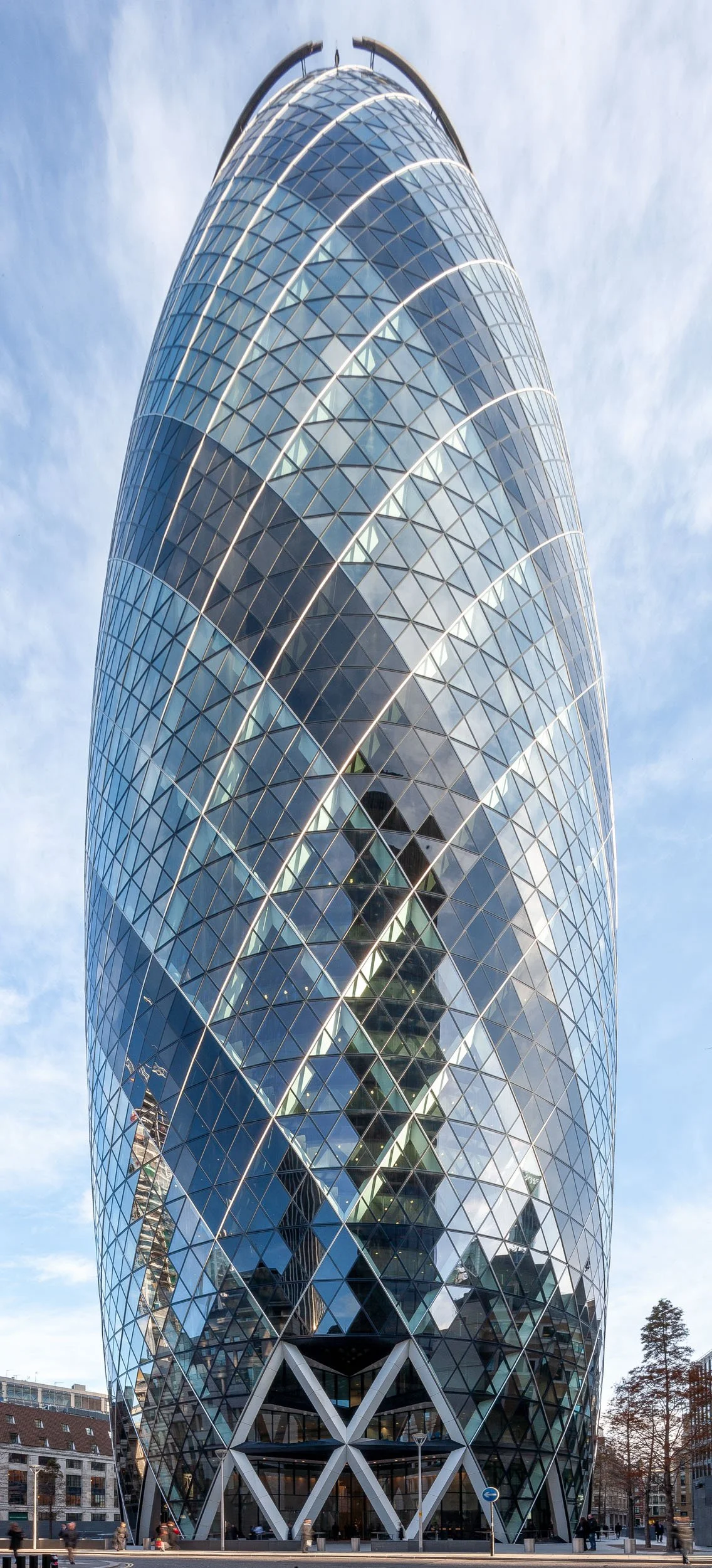 30-st-mary-axe-the-gherkin-london-office-architecture-foster-partners-joas-souza-14.jpg