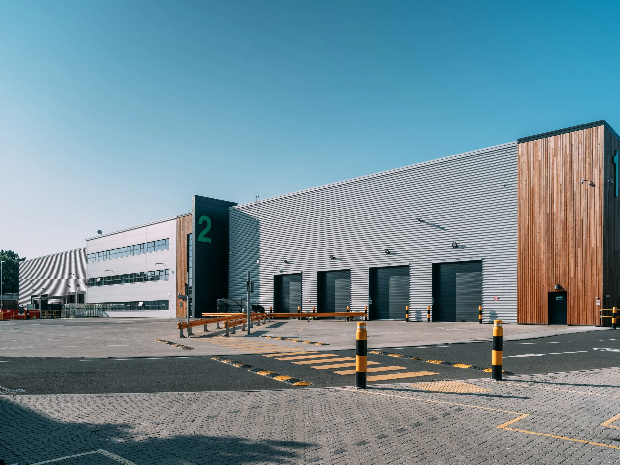 orpington-greater-london-uk-amazon-logistics-warehouse-industrial-19.jpg