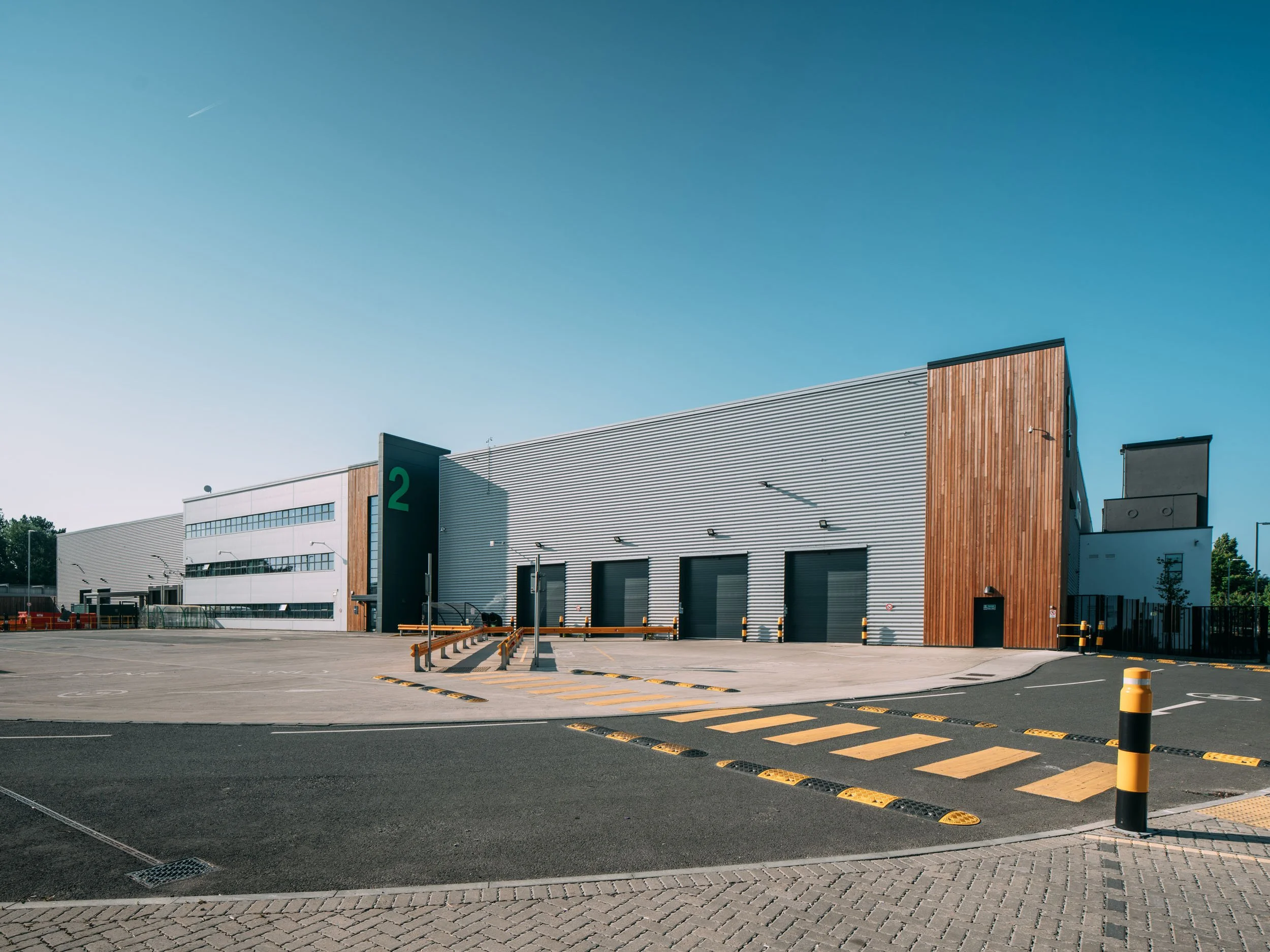 orpington-greater-london-uk-amazon-logistics-warehouse-industrial-29.jpg