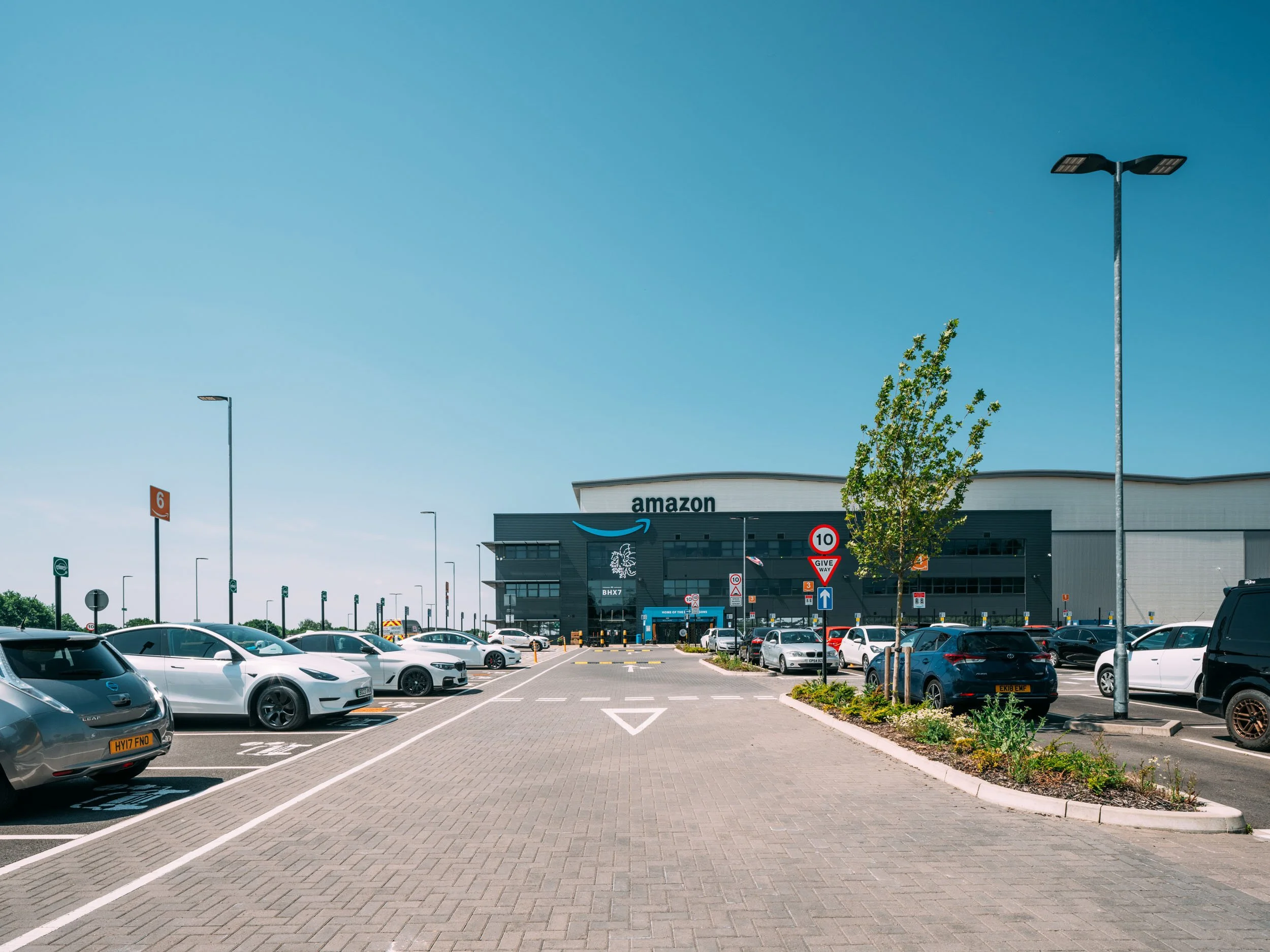 hinckley-leicestershire-uk-amazon-logistics-warehouse-industrial-07.jpg