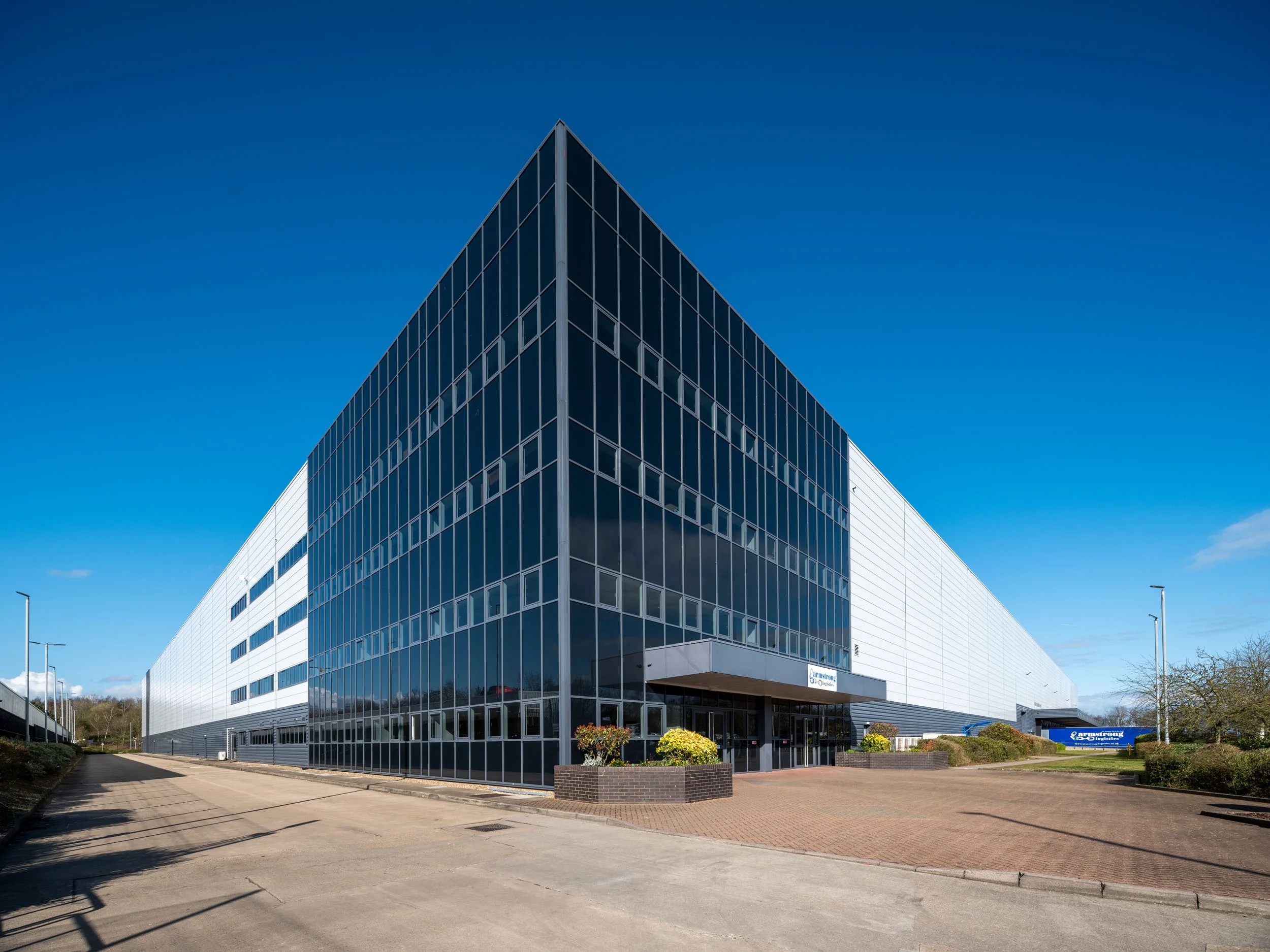 magna-park-lutterworth-logistics-warehouse-exterior-01.jpg