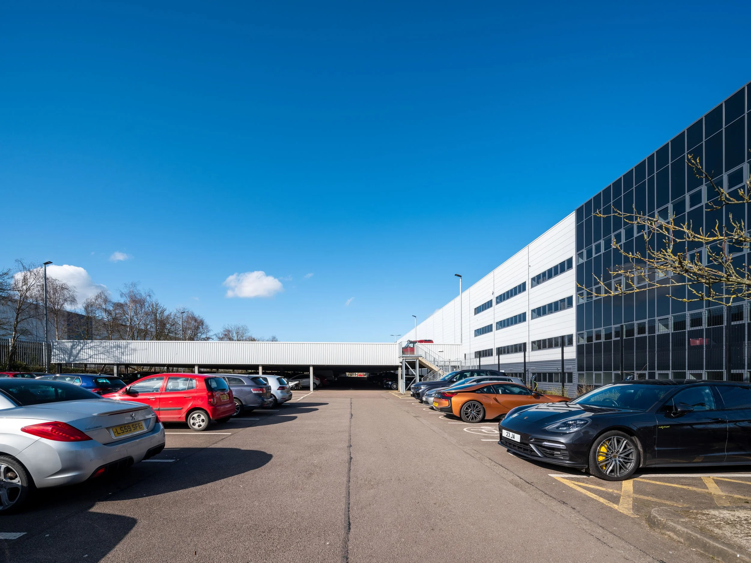 magna-park-lutterworth-logistics-warehouse-exterior-02.jpg