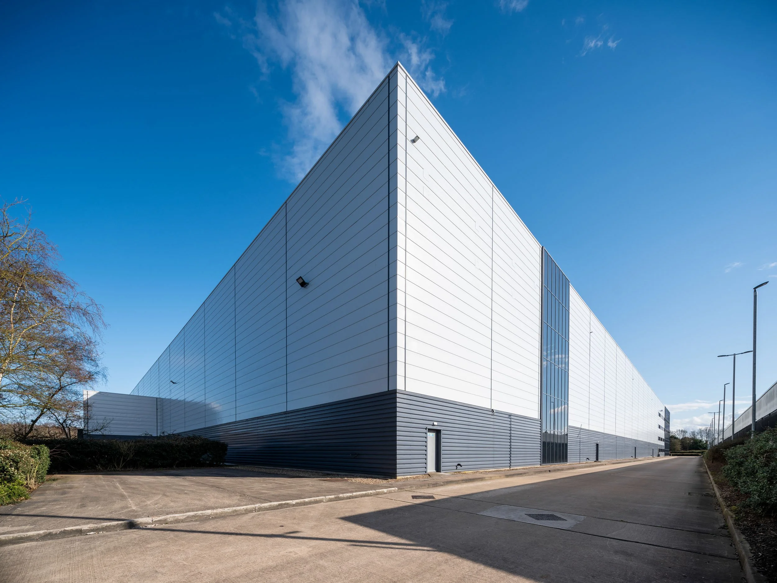 magna-park-lutterworth-logistics-warehouse-exterior-08.jpg