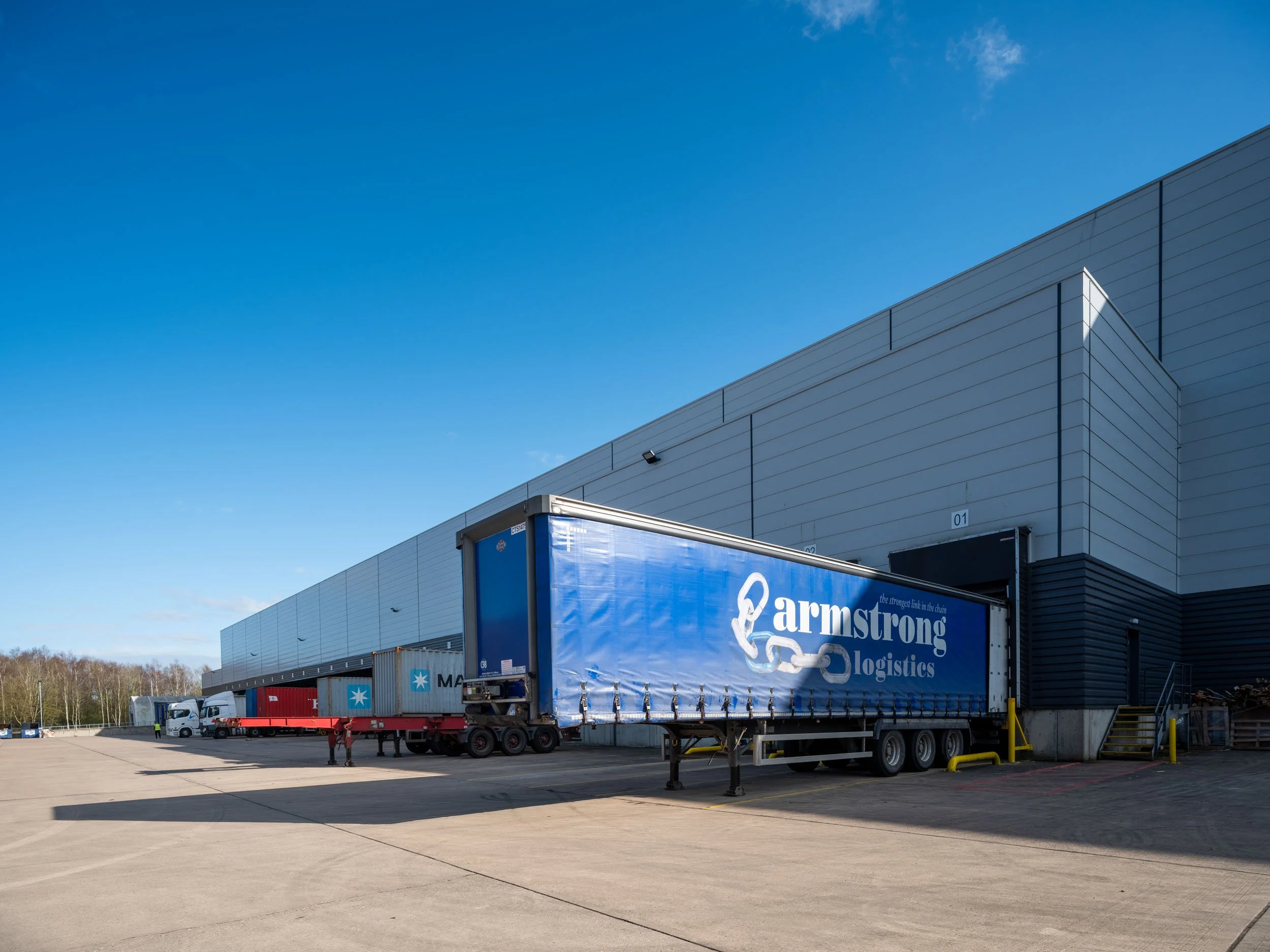 magna-park-lutterworth-logistics-warehouse-exterior-09.jpg