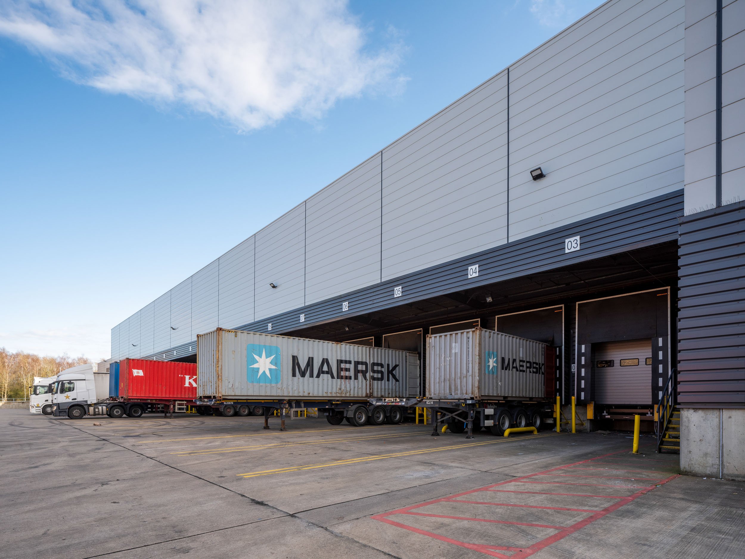 magna-park-lutterworth-logistics-warehouse-exterior-10.jpg