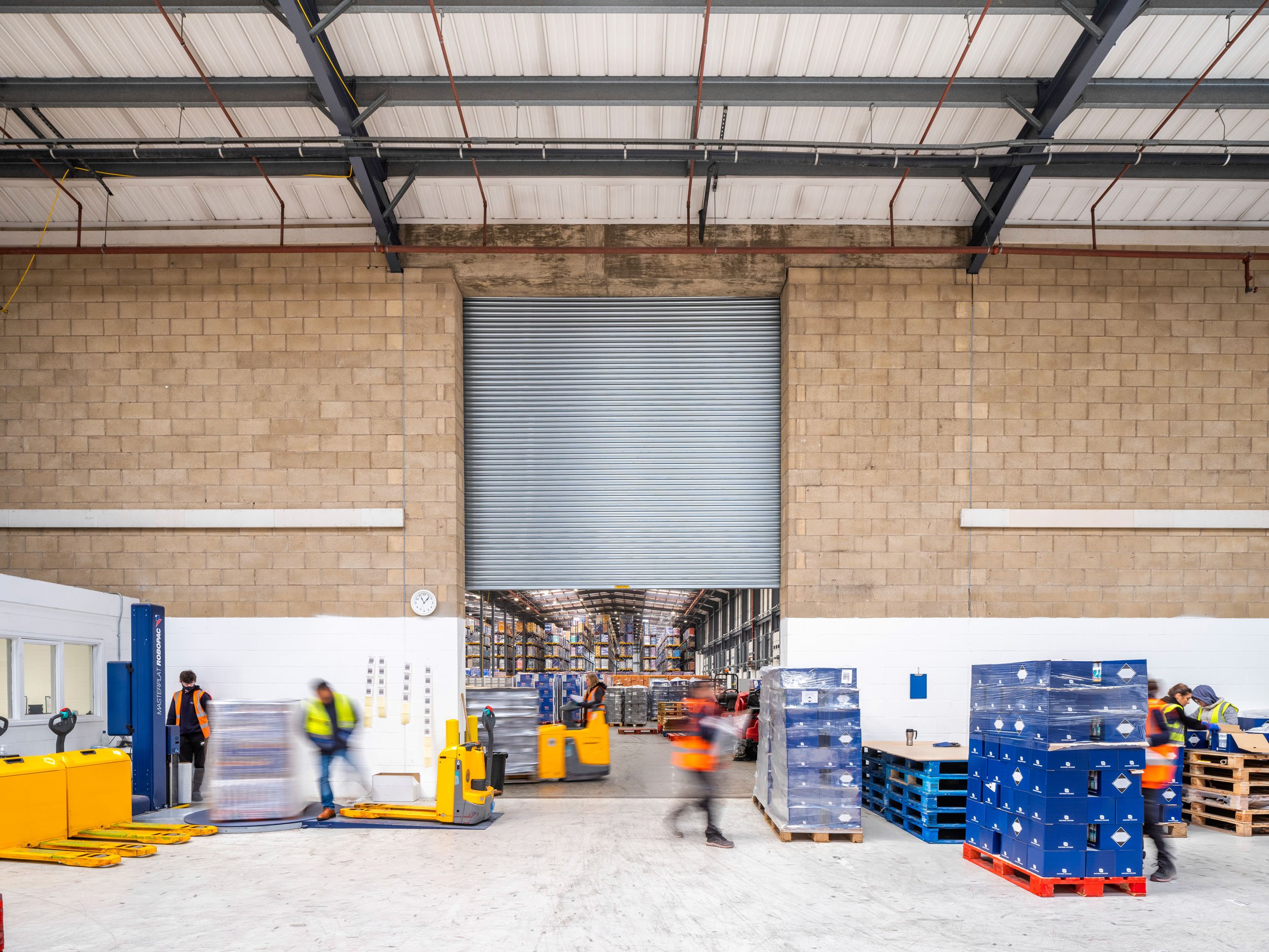 logistics-warehouse-interior-magna-park-lutterworth-33.jpg