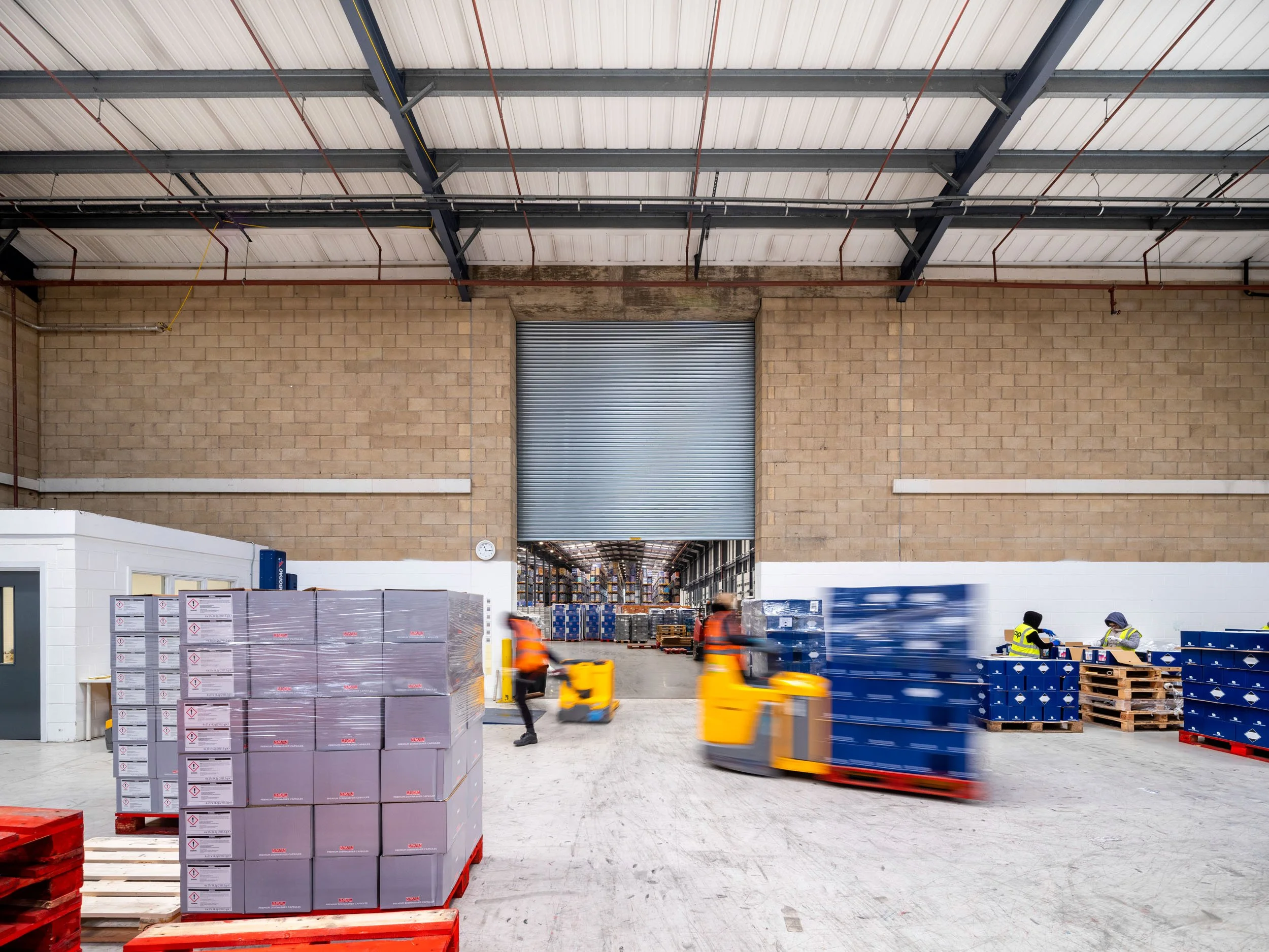 logistics-warehouse-interior-magna-park-lutterworth-35.jpg