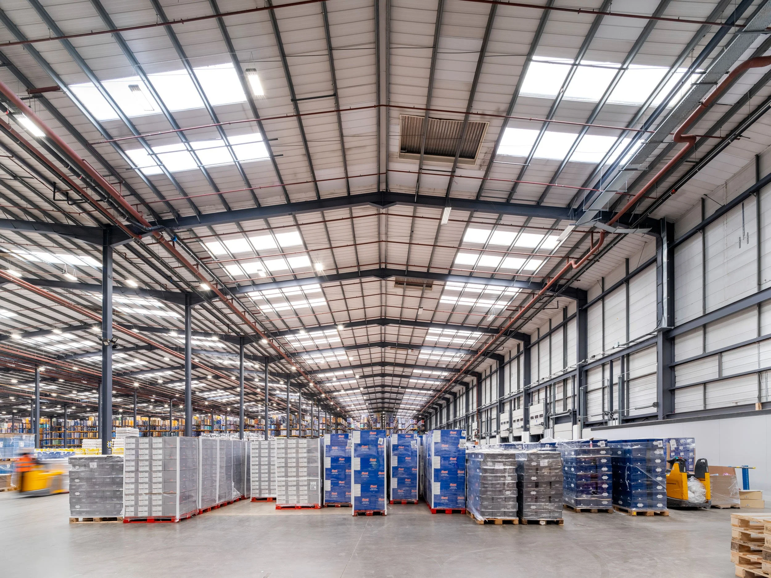 logistics-warehouse-interior-magna-park-lutterworth-38.jpg