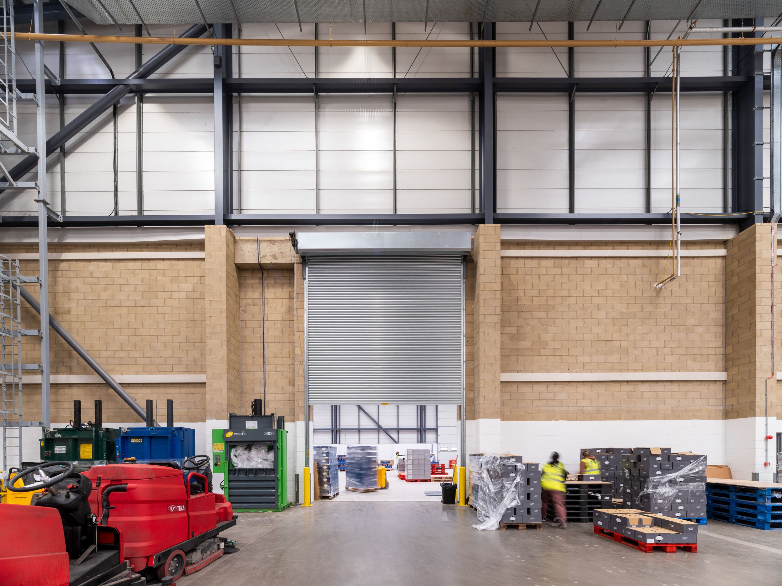 logistics-warehouse-interior-magna-park-lutterworth-39.jpg