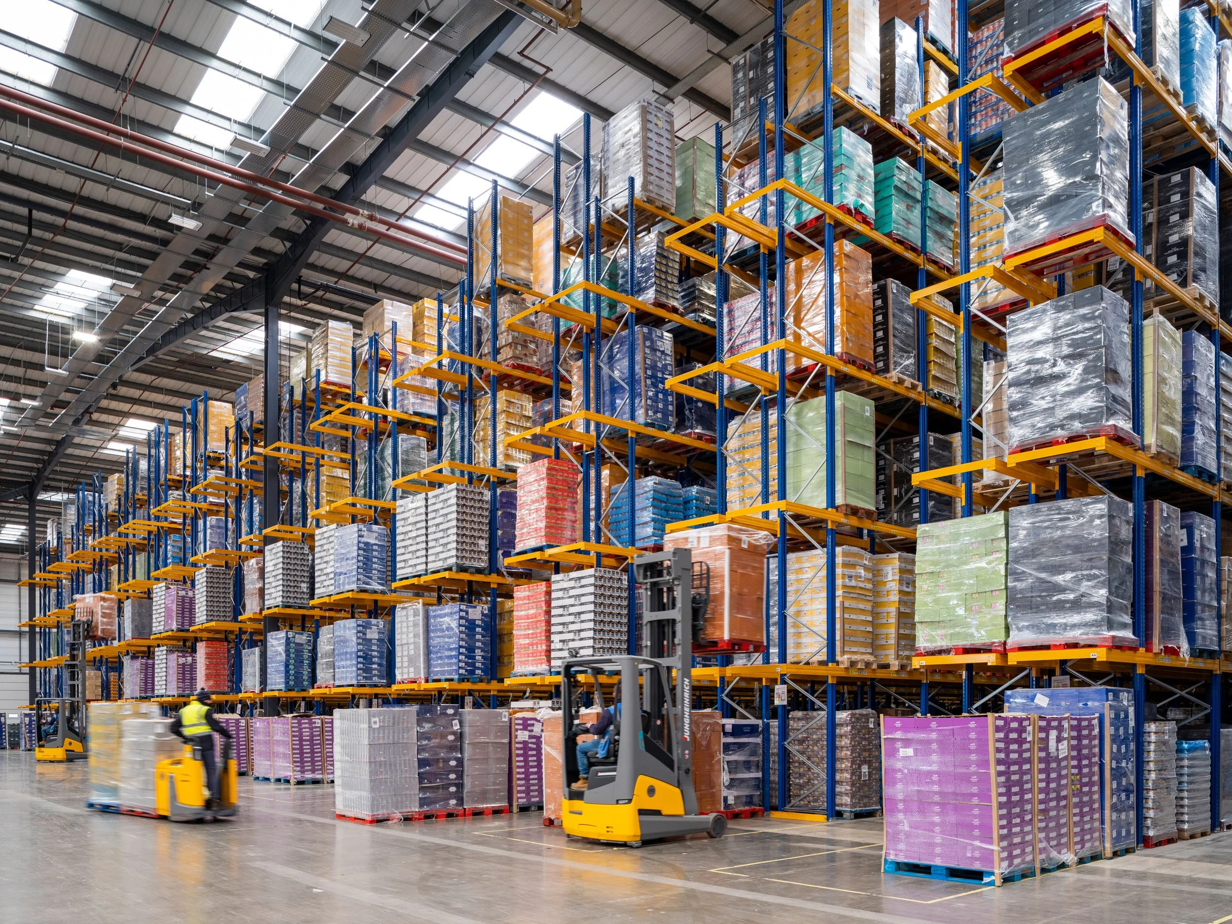 logistics-warehouse-interior-magna-park-lutterworth-62.jpg