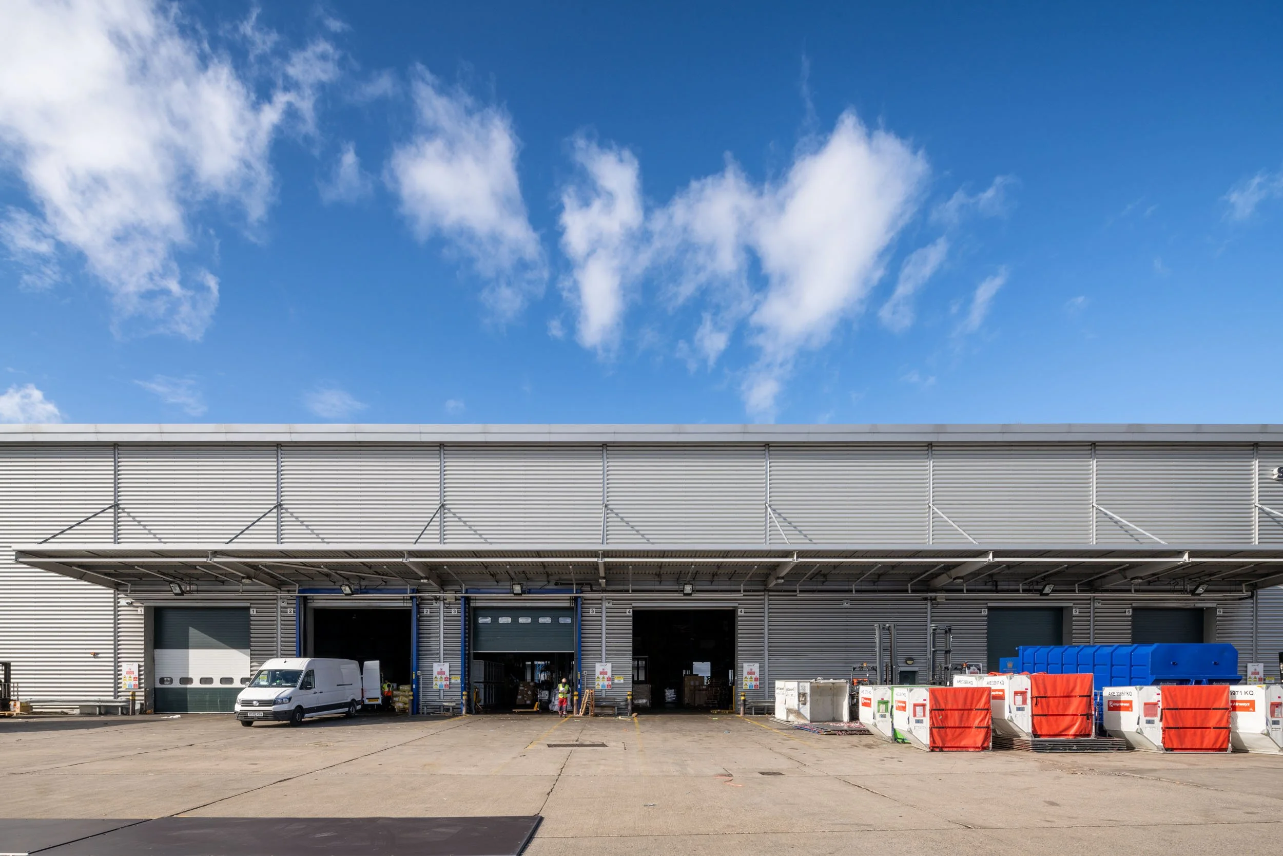 swissport-main-cargo-facility-heathrow-exterior-02.jpg