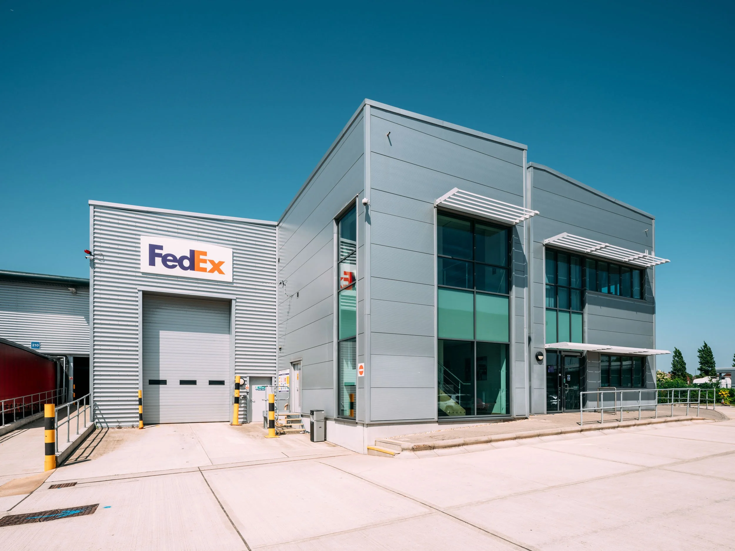 orpington-greater-london-uk-fedex-logistics-warehouse-aerial-03.jpg