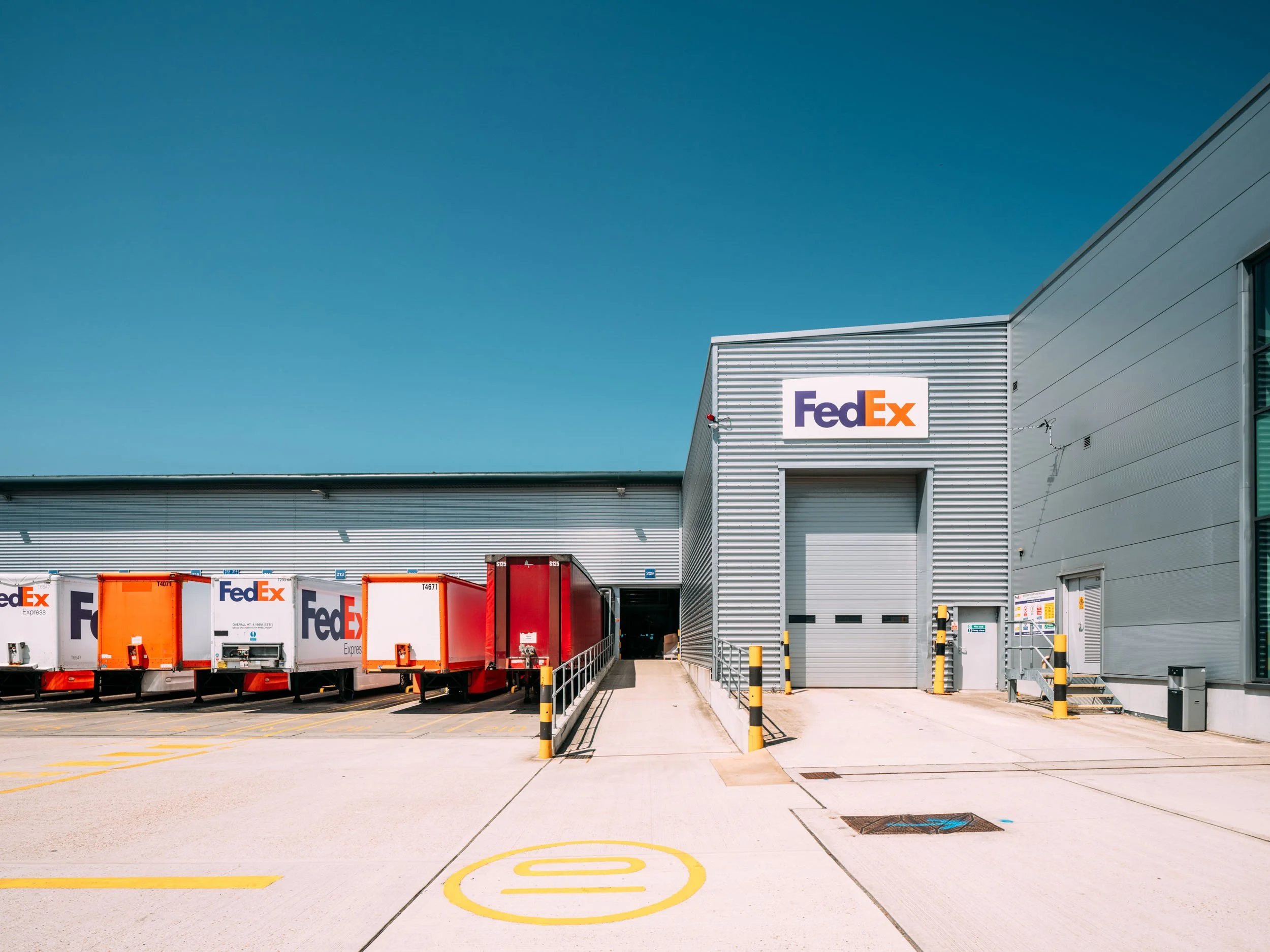 orpington-greater-london-uk-fedex-logistics-warehouse-aerial-05.jpg