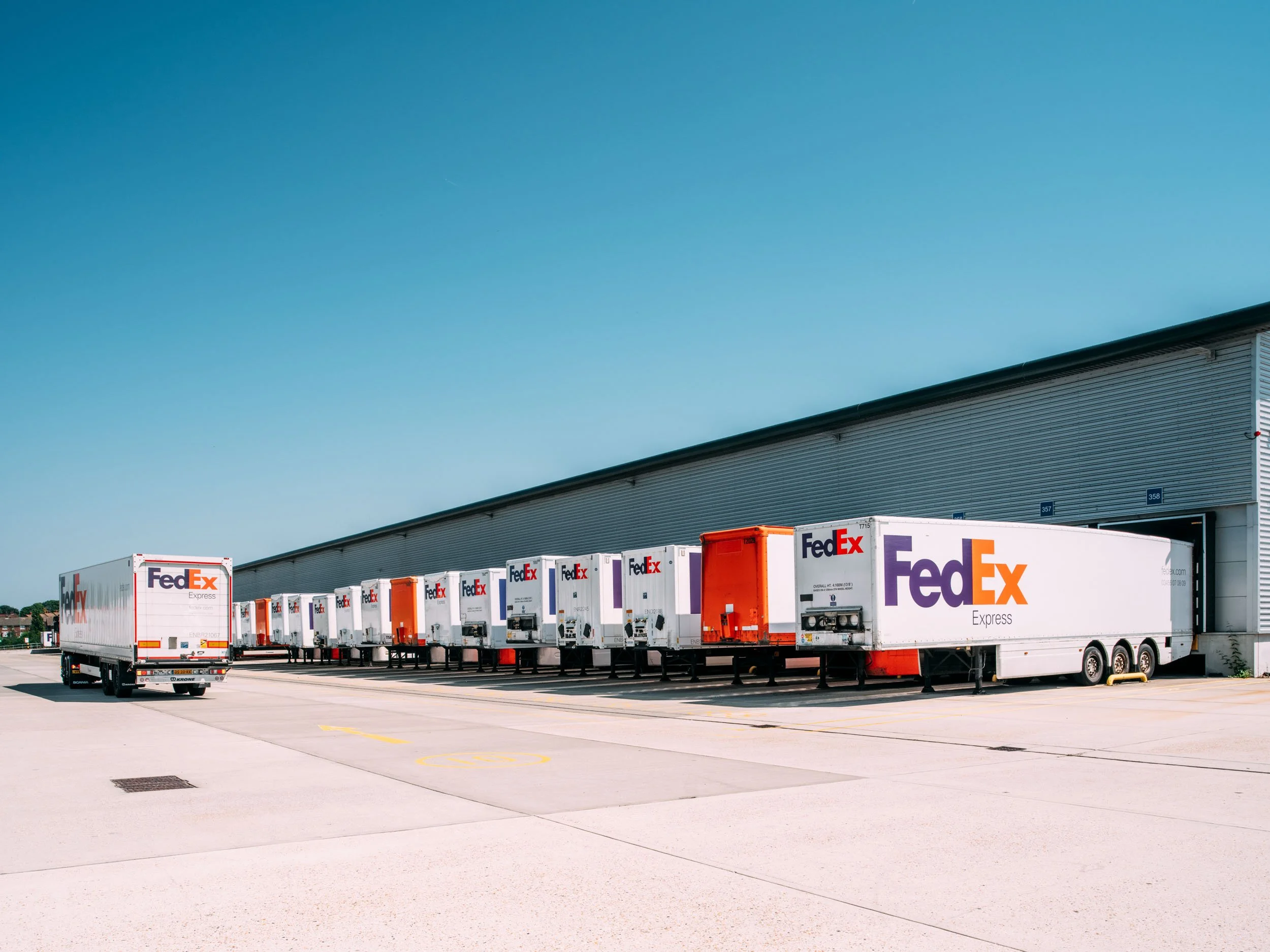 orpington-greater-london-uk-fedex-logistics-warehouse-aerial-13.jpg