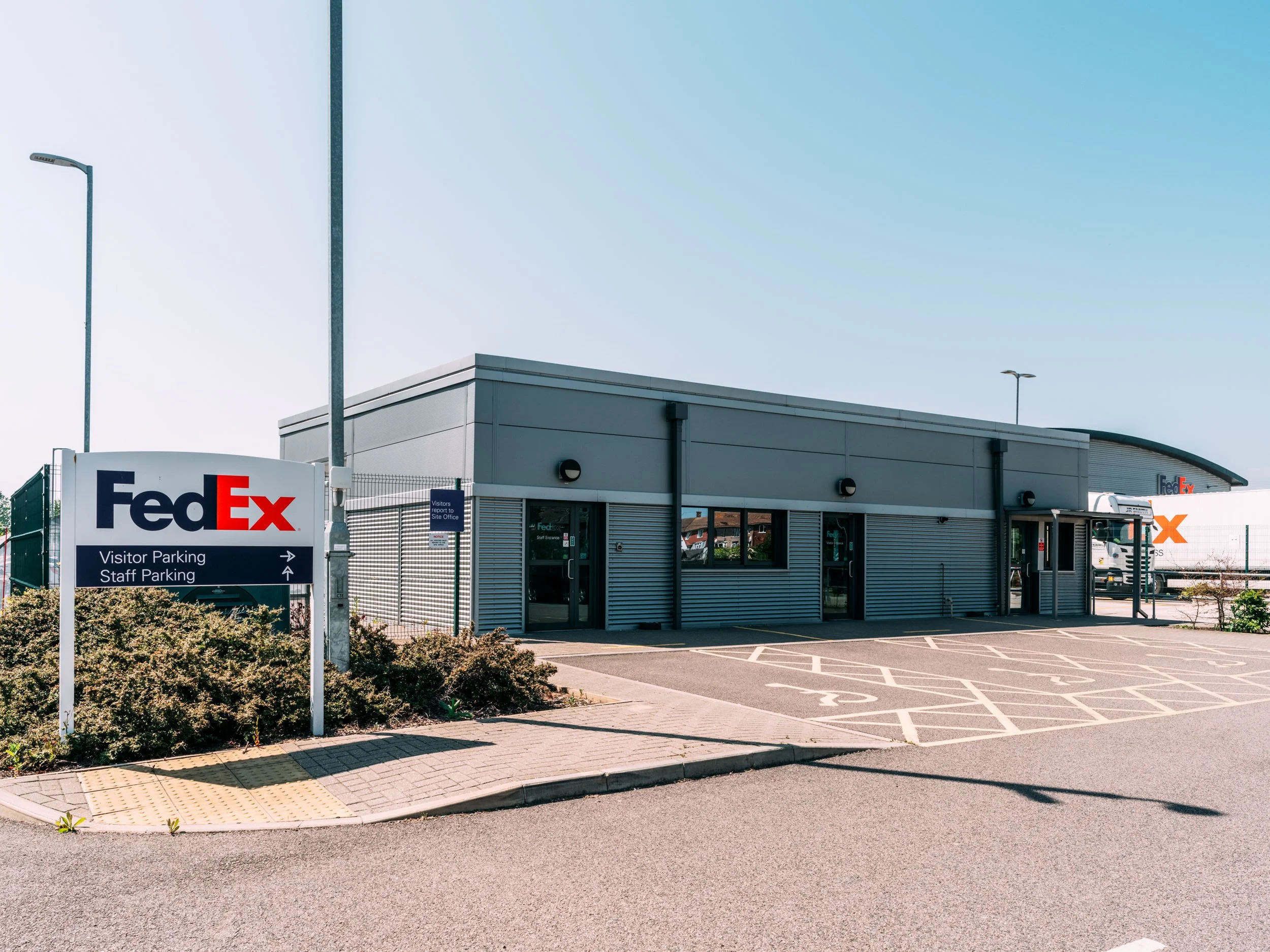 orpington-greater-london-uk-fedex-logistics-warehouse-industrial-01.jpg