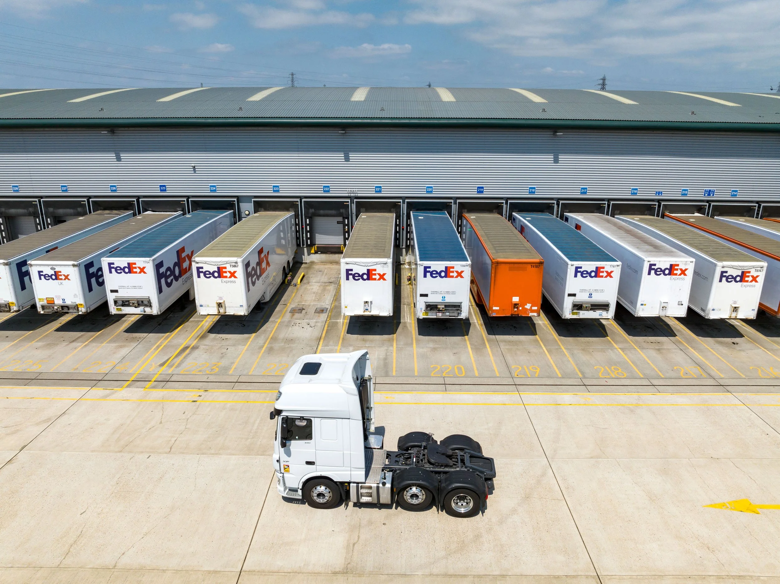 orpington-greater-london-uk-fedex-logistics-warehouse-aerial-50.jpg